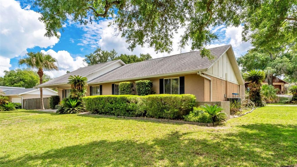 Photo of 4904 Foxrun, Lakeland, FL 33813 (MLS # L4961015)
