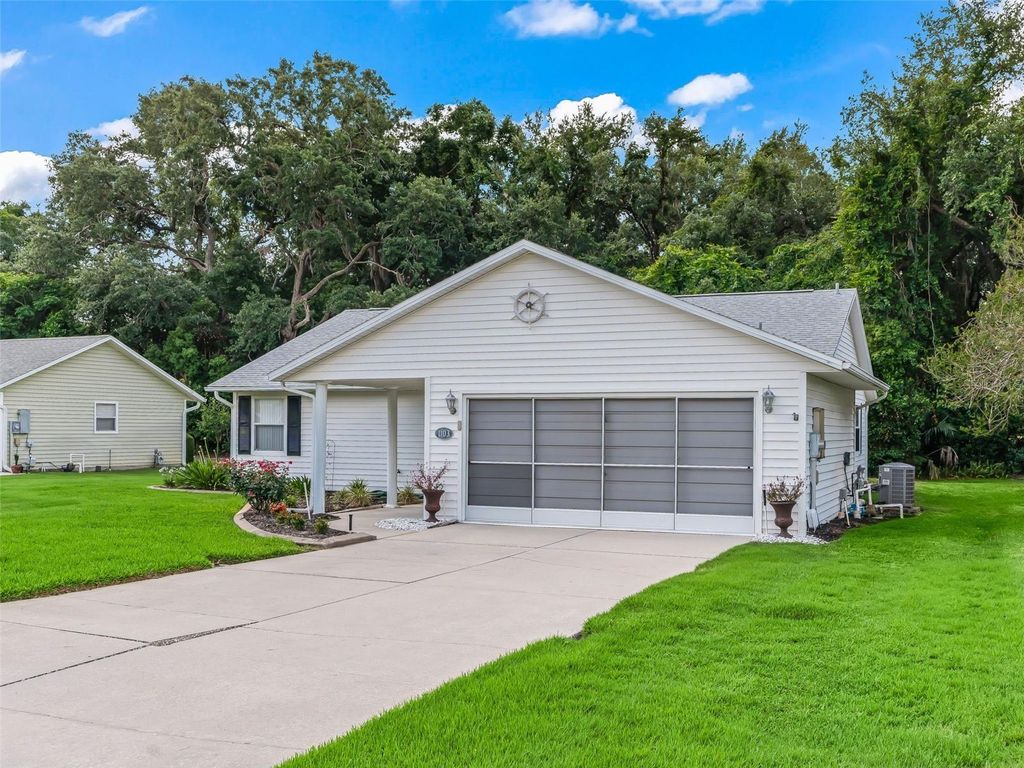 Photo of 1103 Ben Hope Dr, Leesburg, FL 34788 (MLS # G5112634)