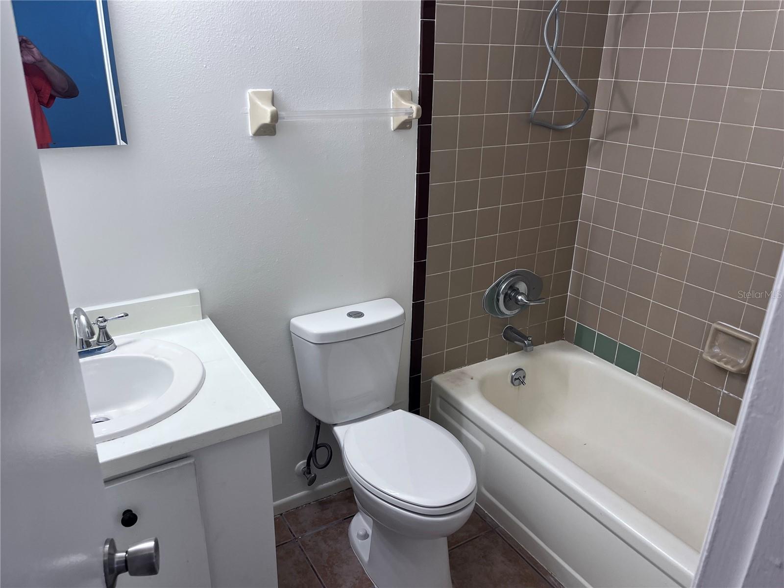 ROSEDALE MANOR - Residential Lease