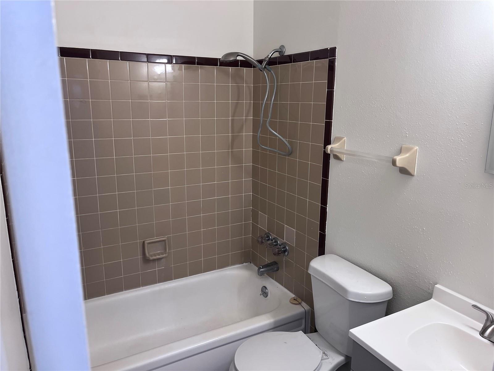 ROSEDALE MANOR - Residential Lease