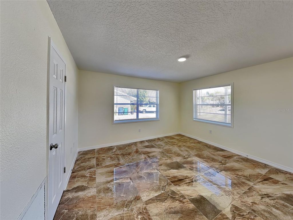 Photo of 465 Oak Drive, Tavares, FL 32778 (MLS # O6385365)