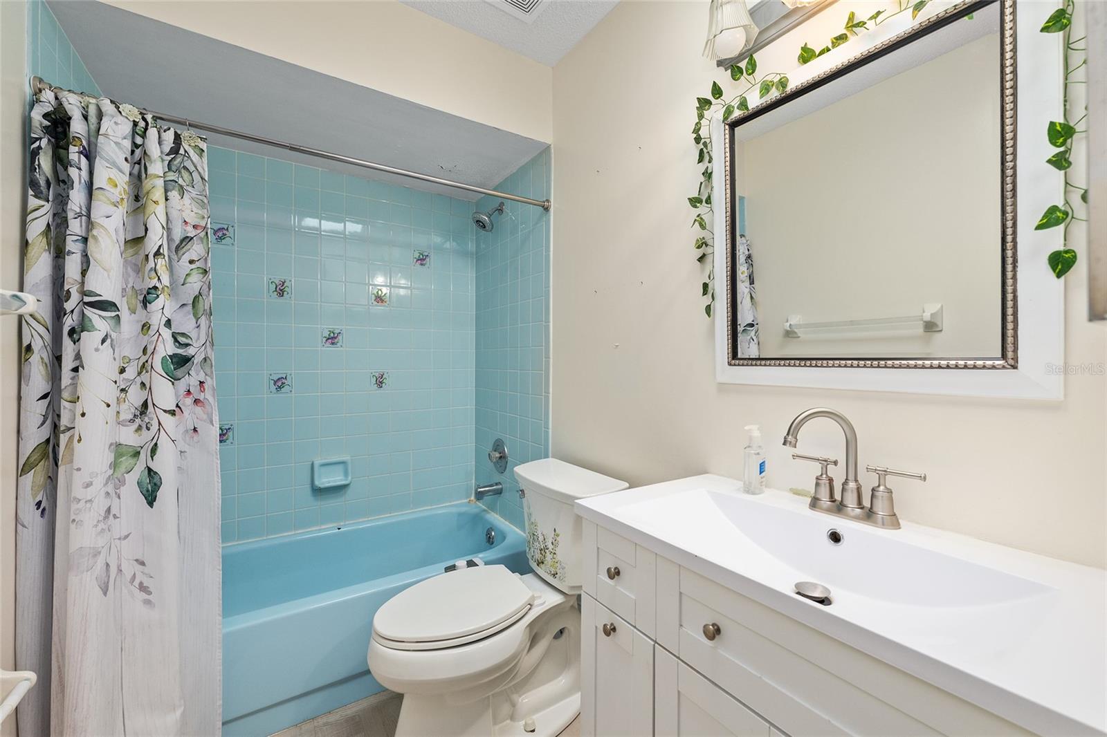 GREEN MEADOWS FIRST ADD - Residential