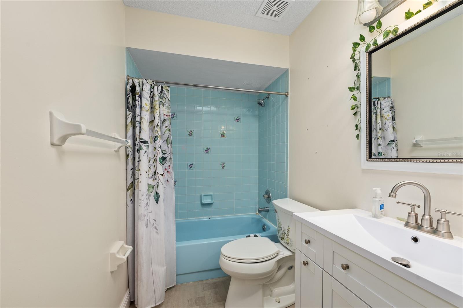 GREEN MEADOWS FIRST ADD - Residential