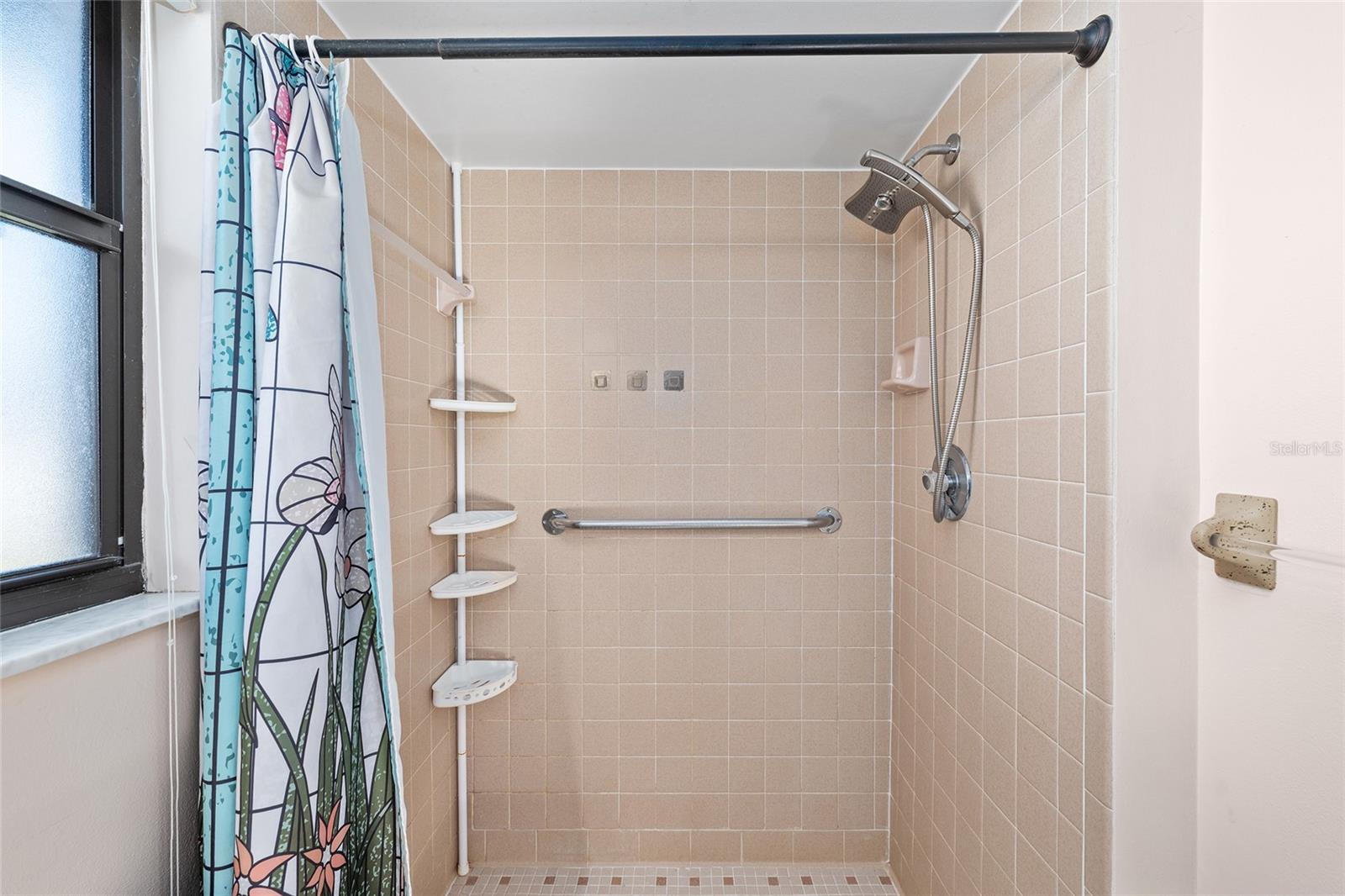 GREEN MEADOWS FIRST ADD - Residential