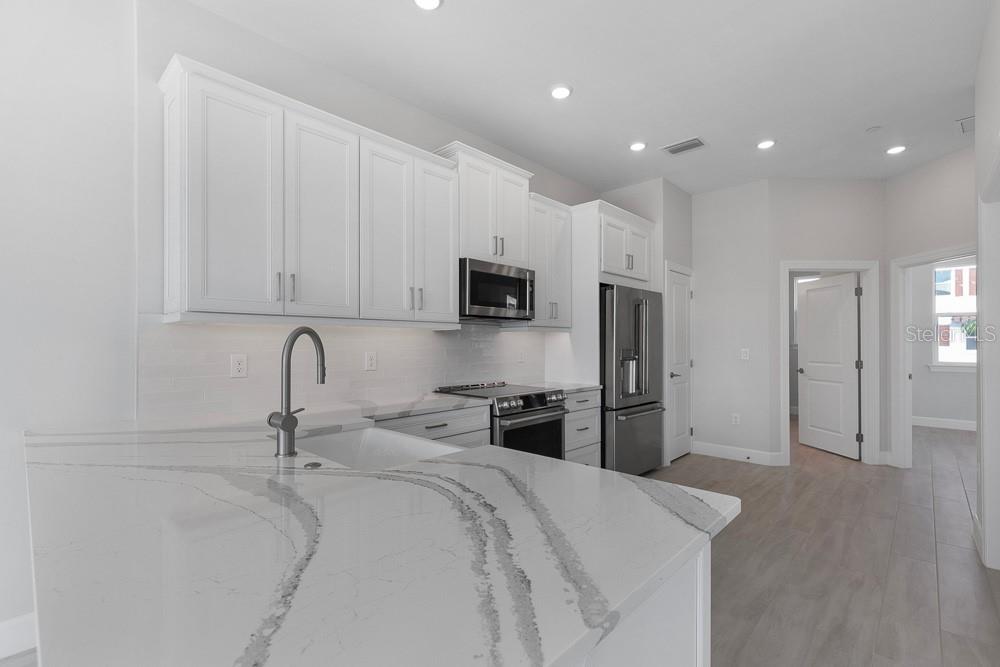 1617 SEA HAVEN DRIVE 501