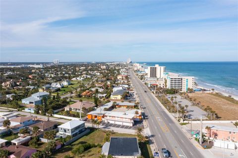 A home in DAYTONA BEACH