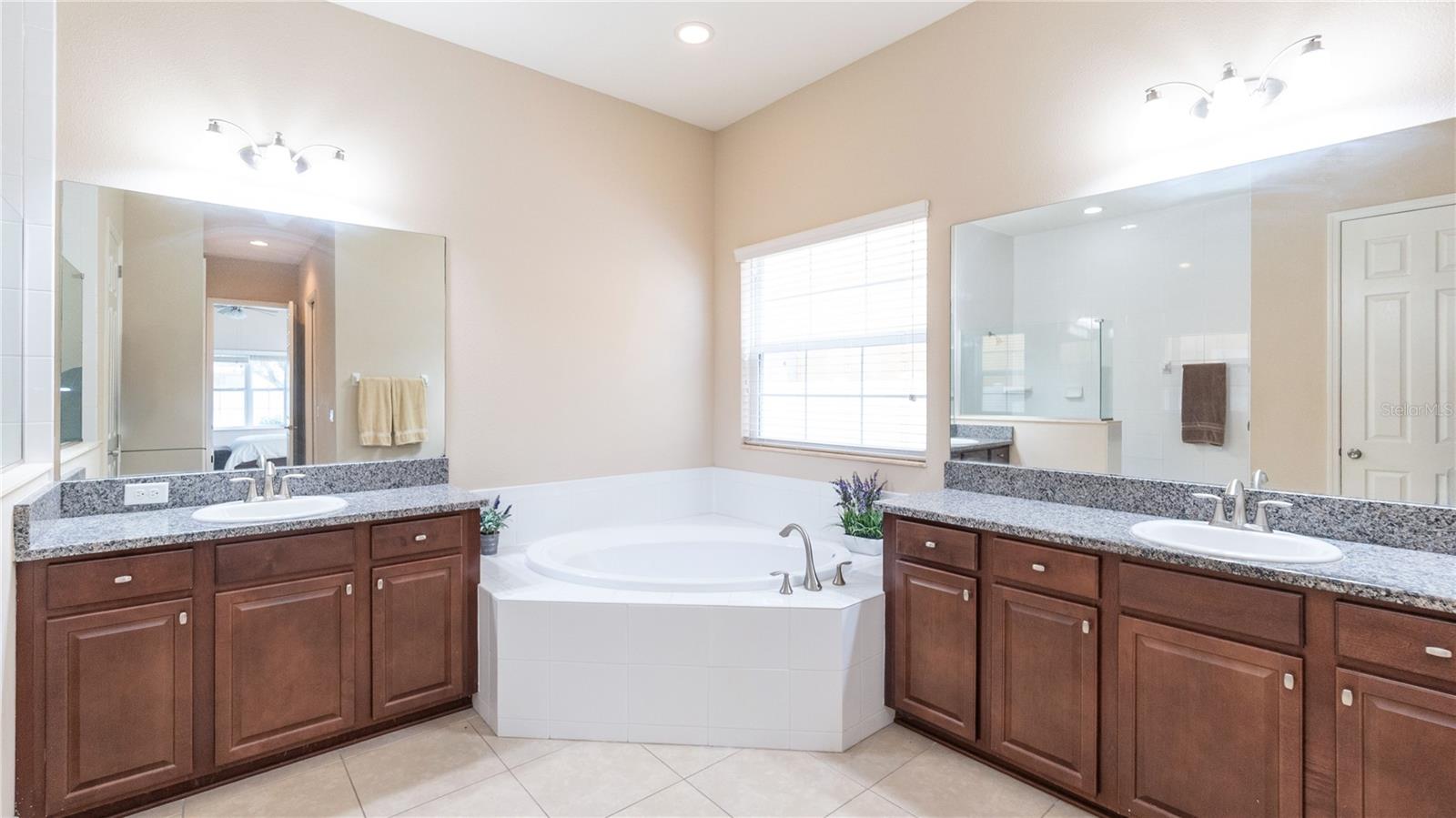 MANORS AT FOREST GLEN - Residential