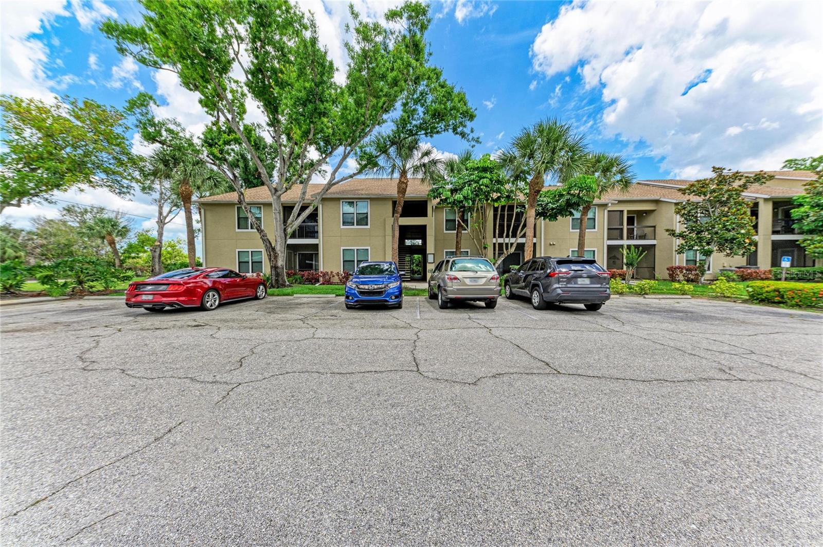 VINTAGE GRAND - Residential