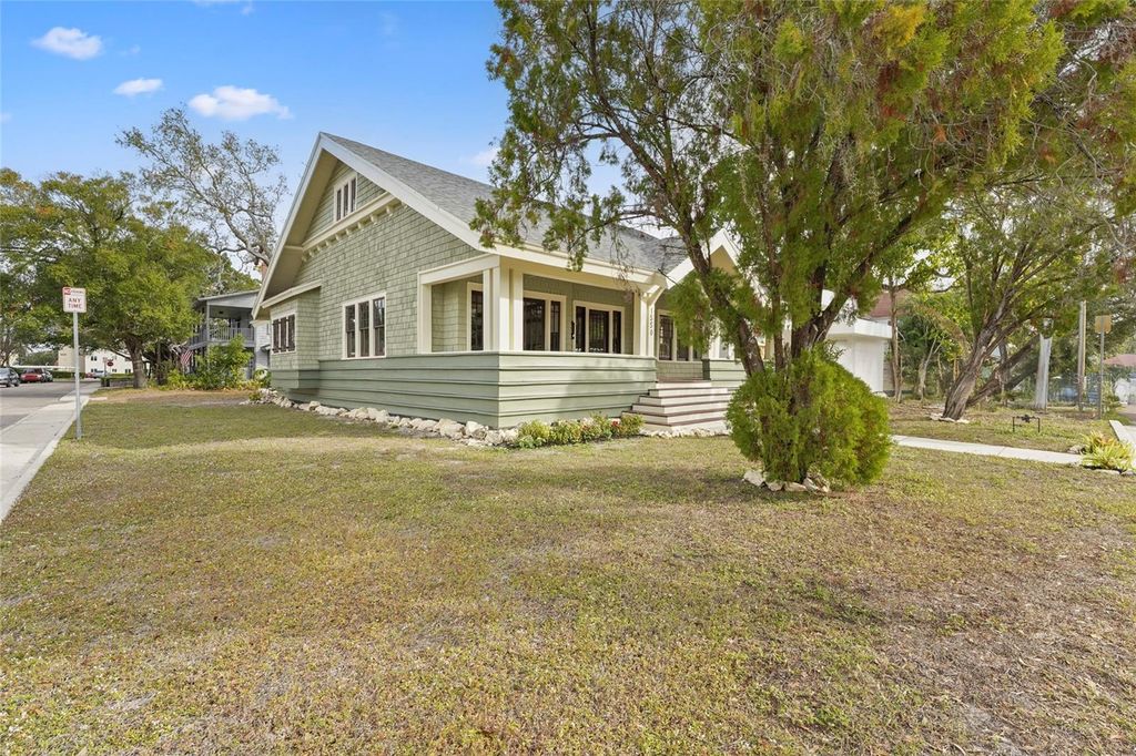 Photo of 1550 3rd Avenue W, Bradenton, FL 34205 (MLS # A4679199)