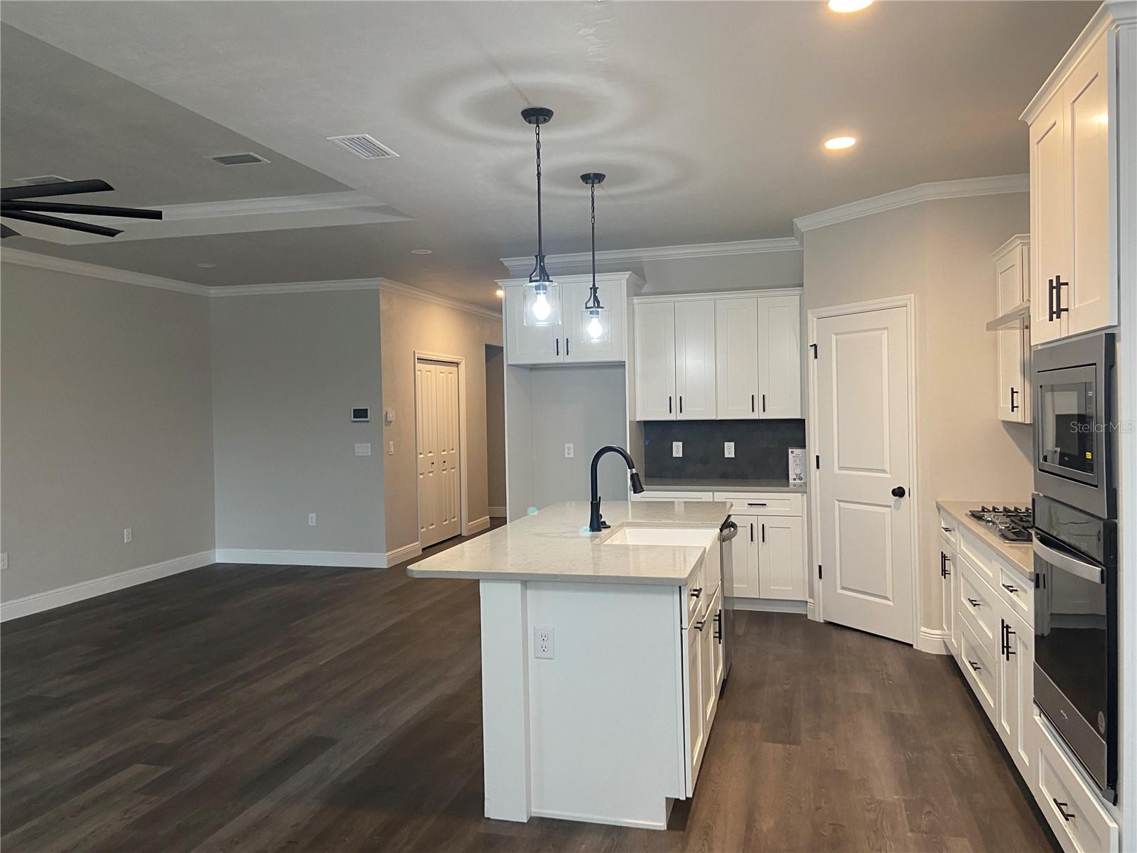 GRAND OAKS - Residential Lease