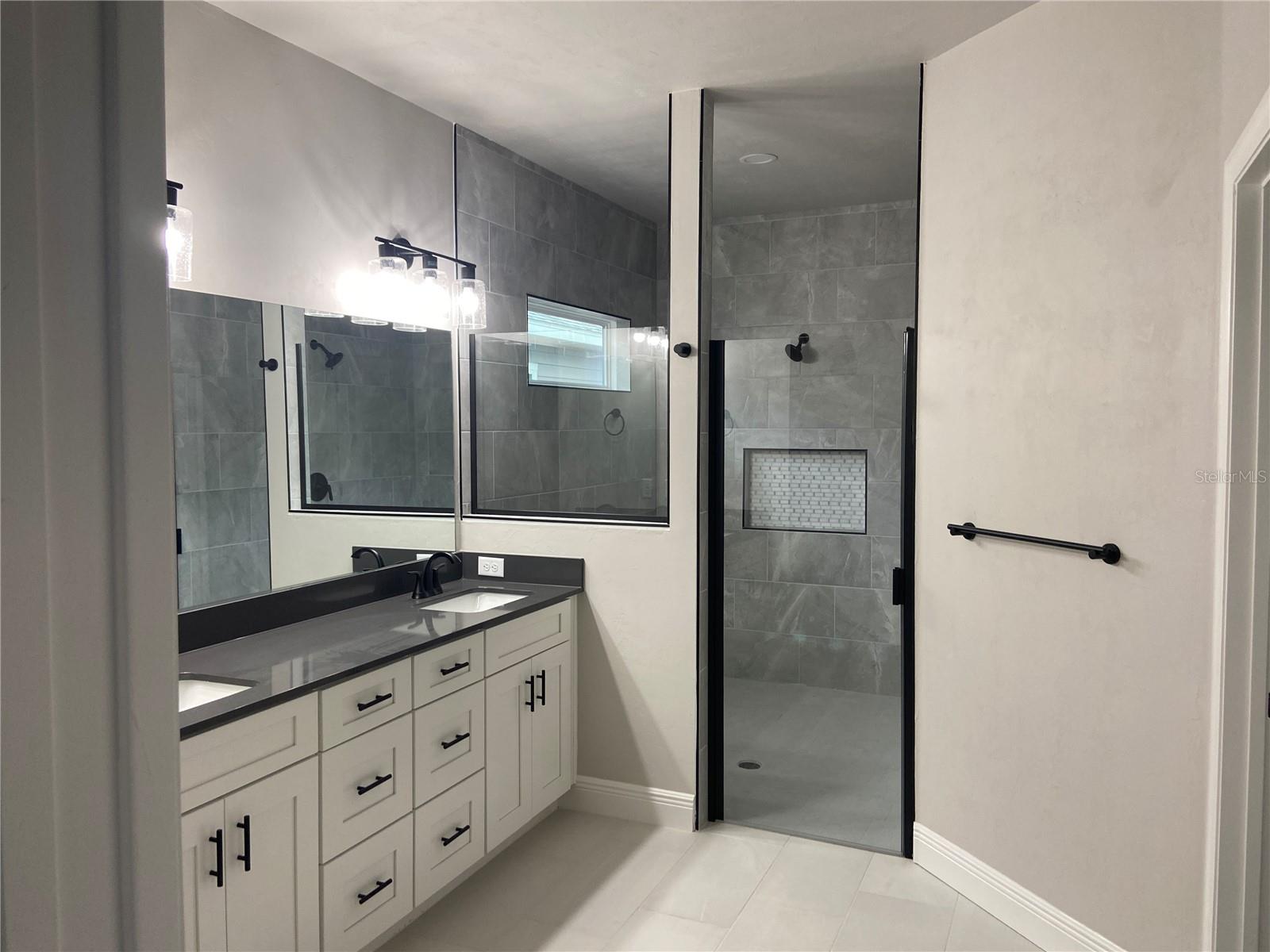 GRAND OAKS - Residential Lease