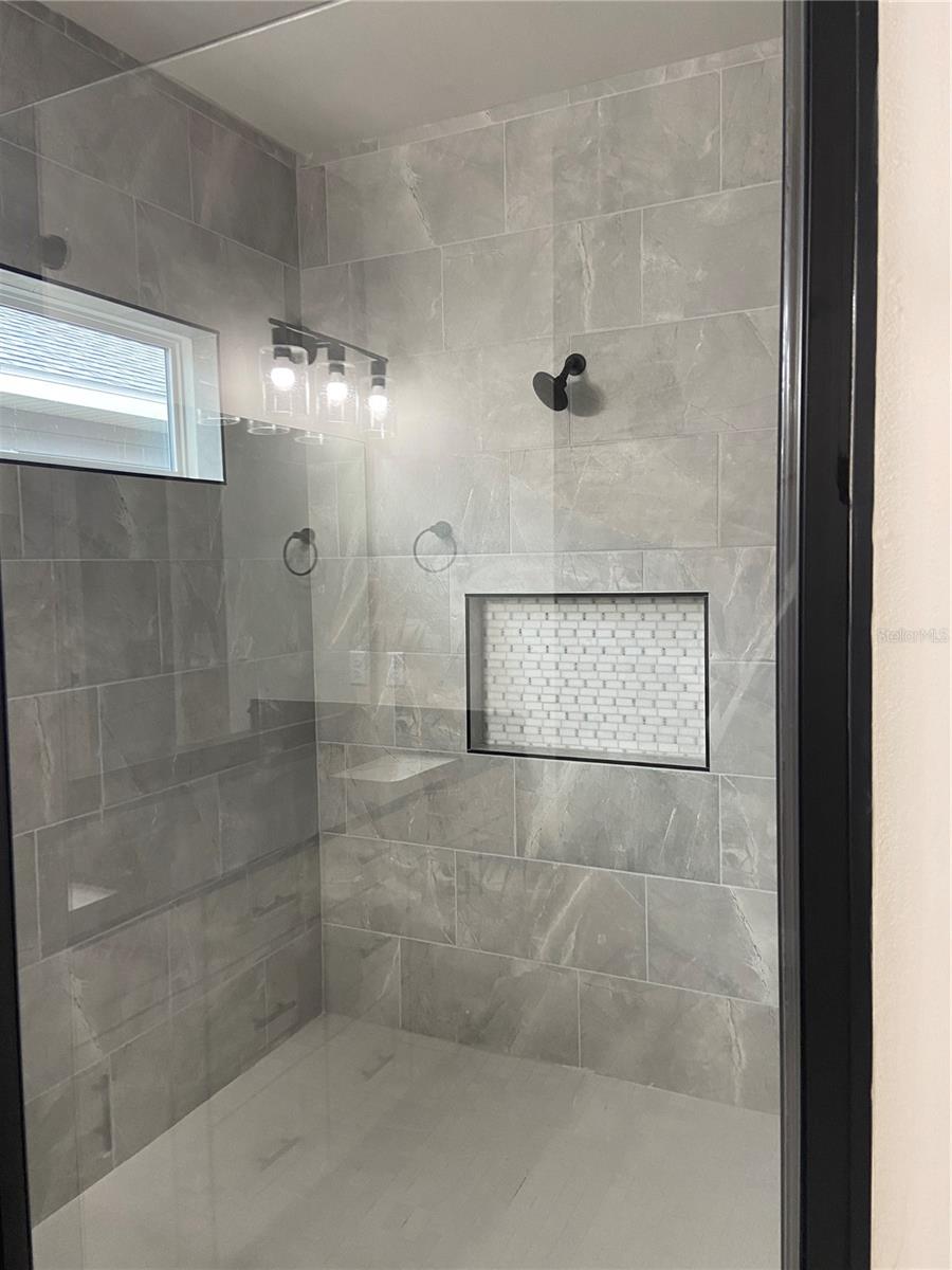 GRAND OAKS - Residential Lease