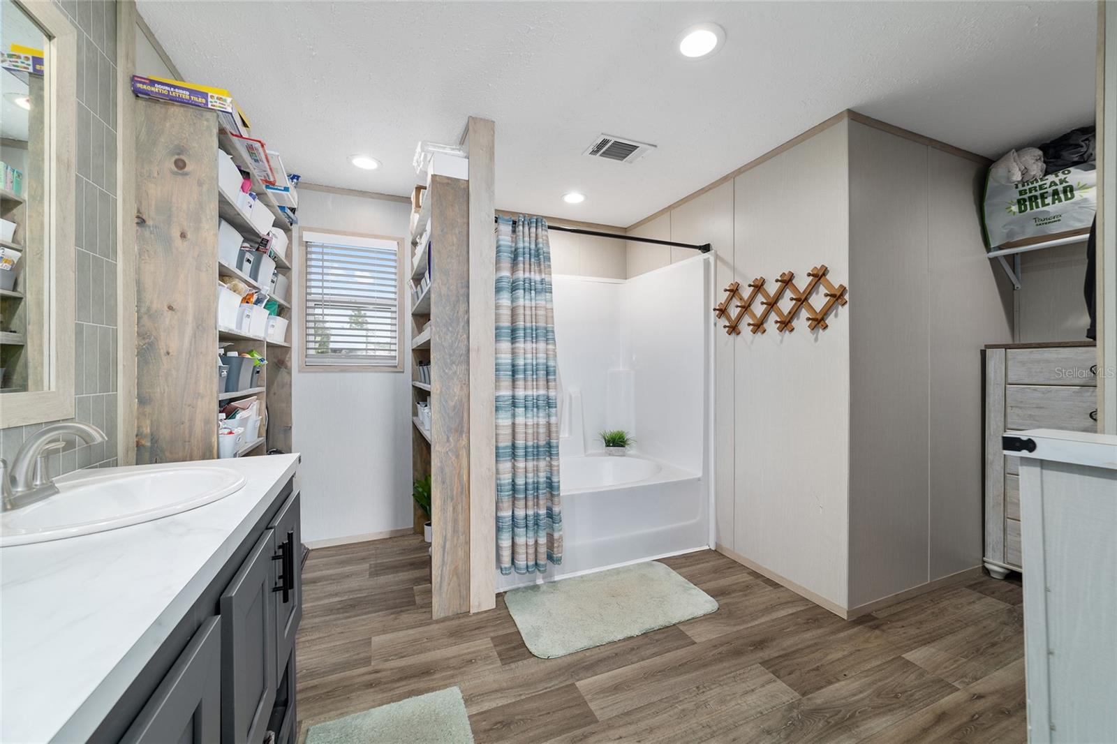 LAKE TROPICANA RANCHETTES - Residential