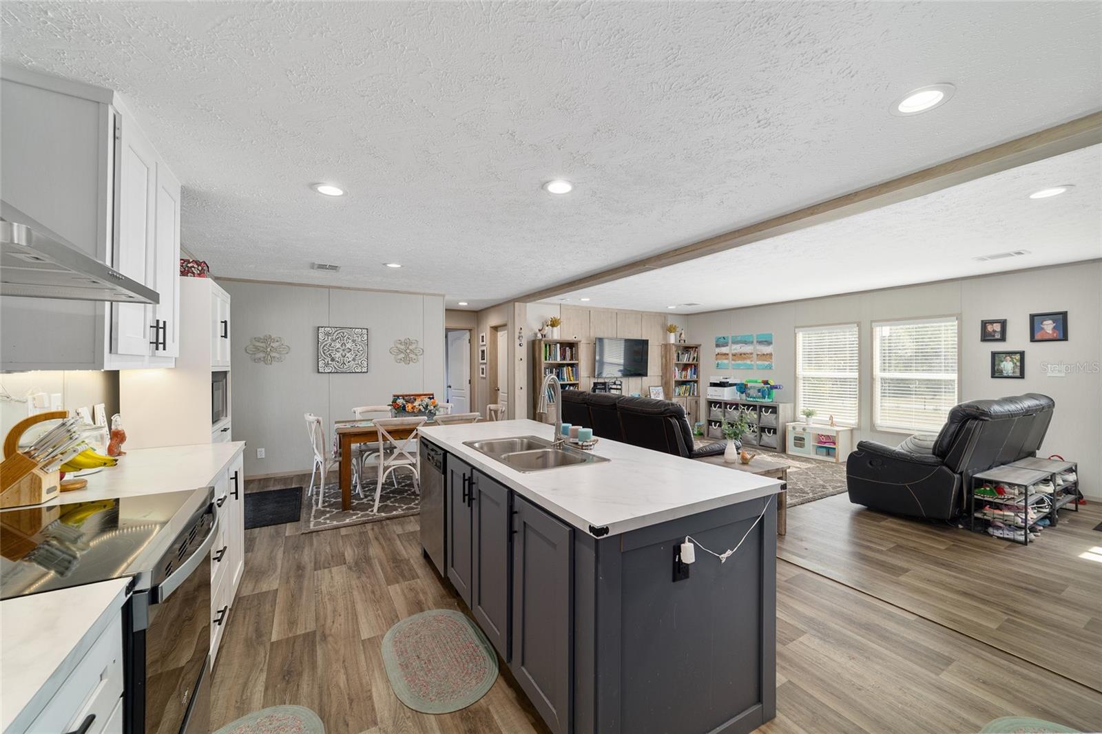 LAKE TROPICANA RANCHETTES - Residential