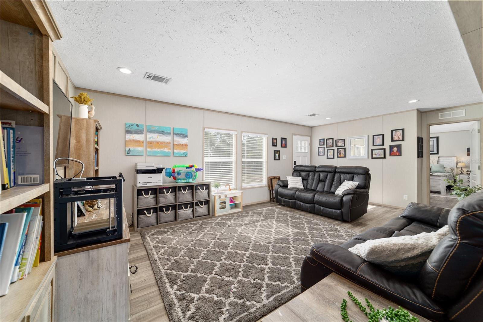 LAKE TROPICANA RANCHETTES - Residential