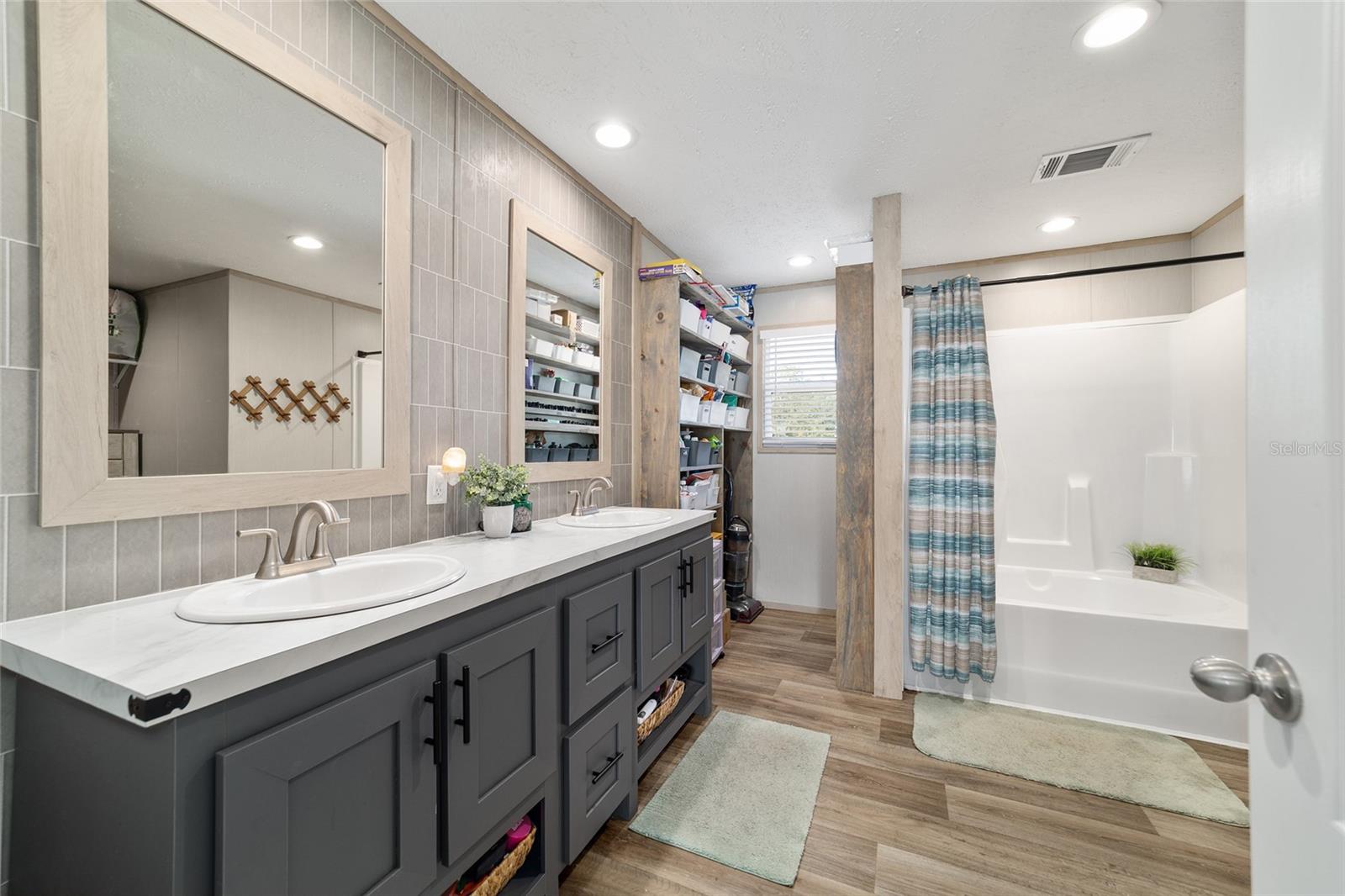 LAKE TROPICANA RANCHETTES - Residential