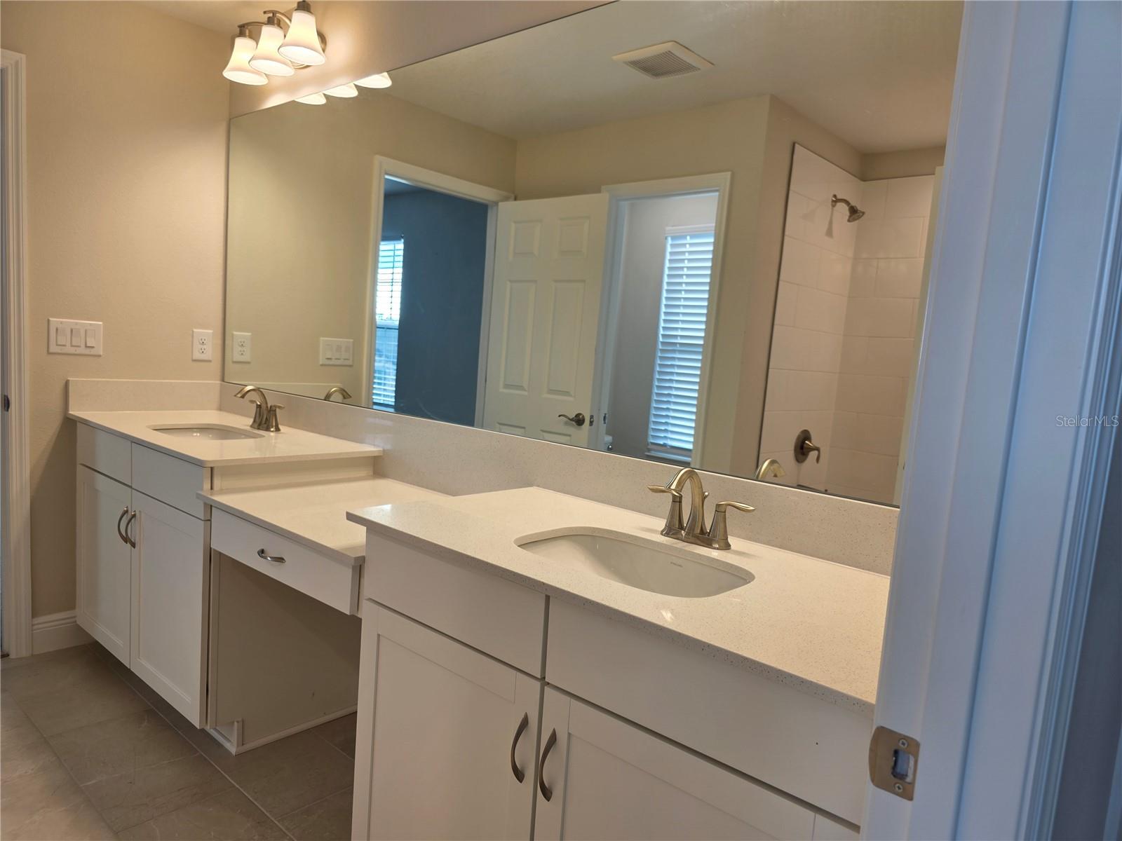 HINTON HAWKSTONE PH 2A 2B2 - Residential Lease