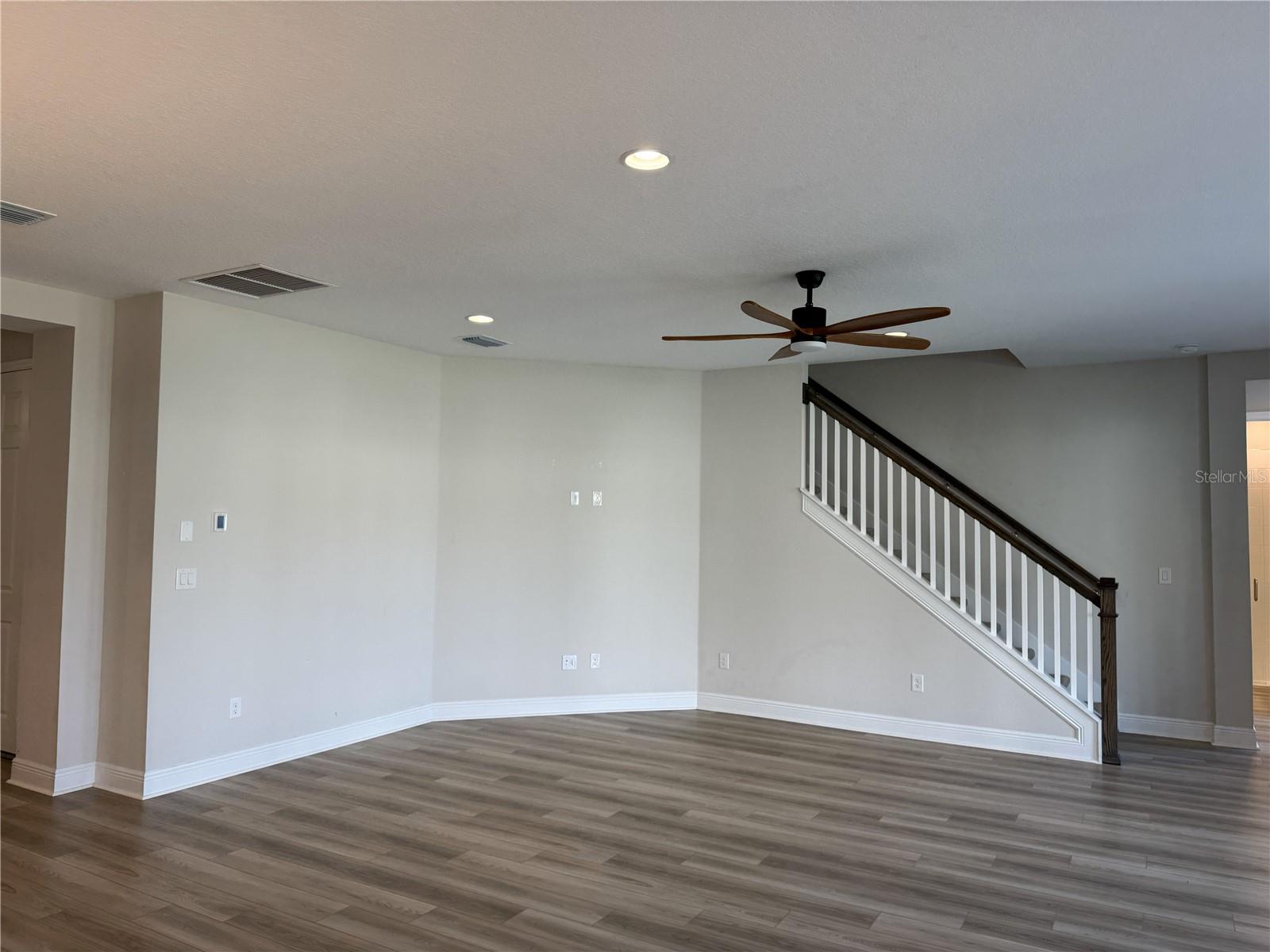 HINTON HAWKSTONE PH 2A 2B2 - Residential Lease