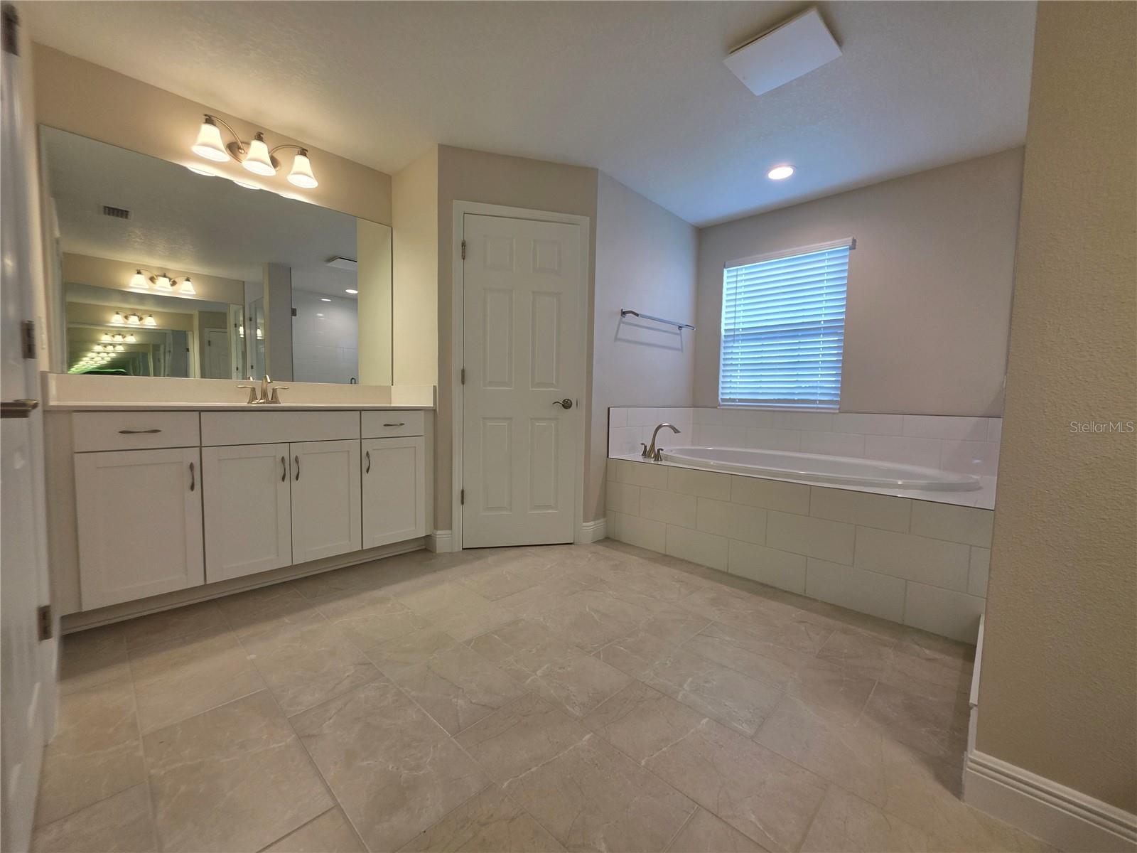 HINTON HAWKSTONE PH 2A 2B2 - Residential Lease