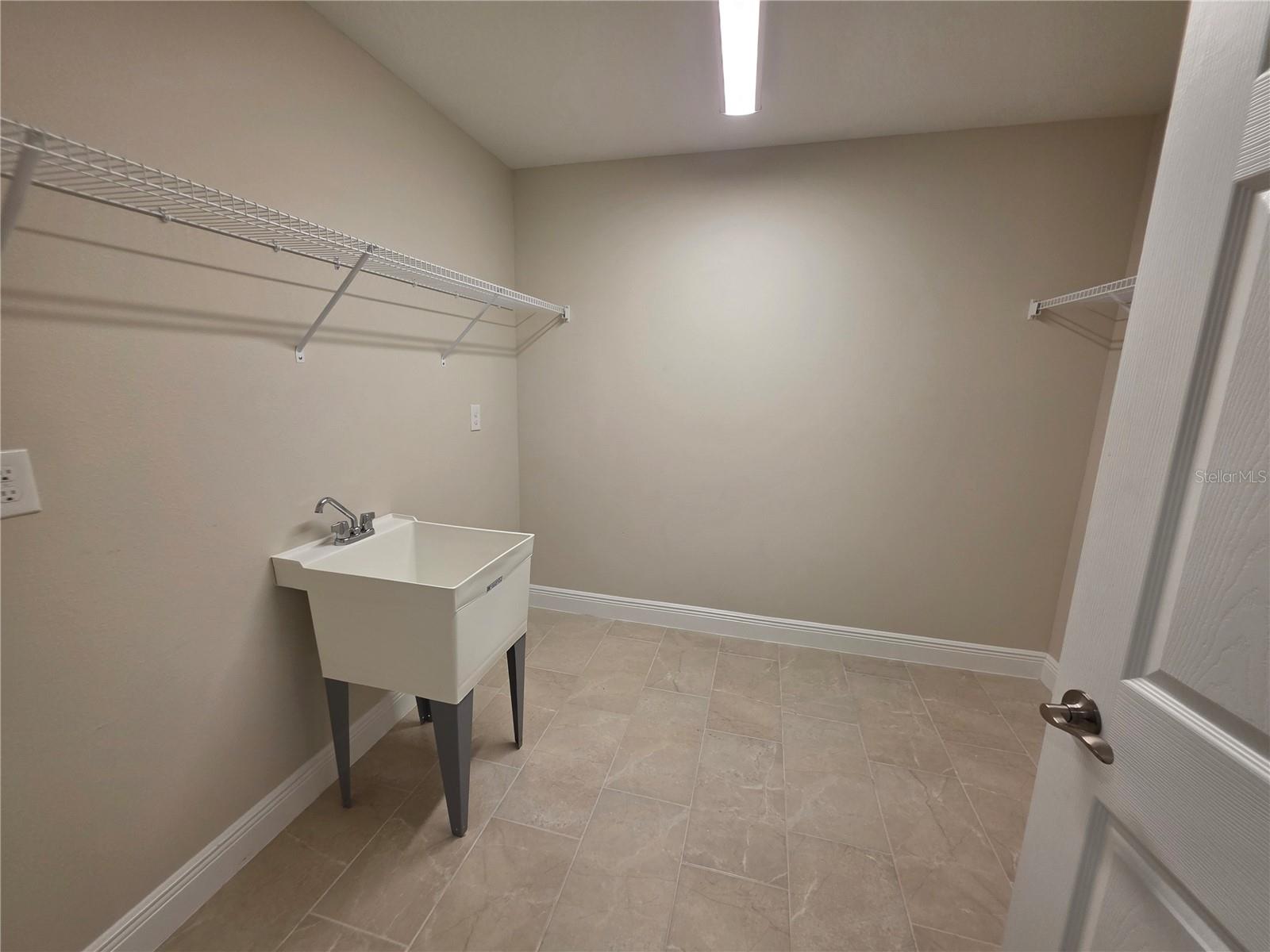 HINTON HAWKSTONE PH 2A 2B2 - Residential Lease