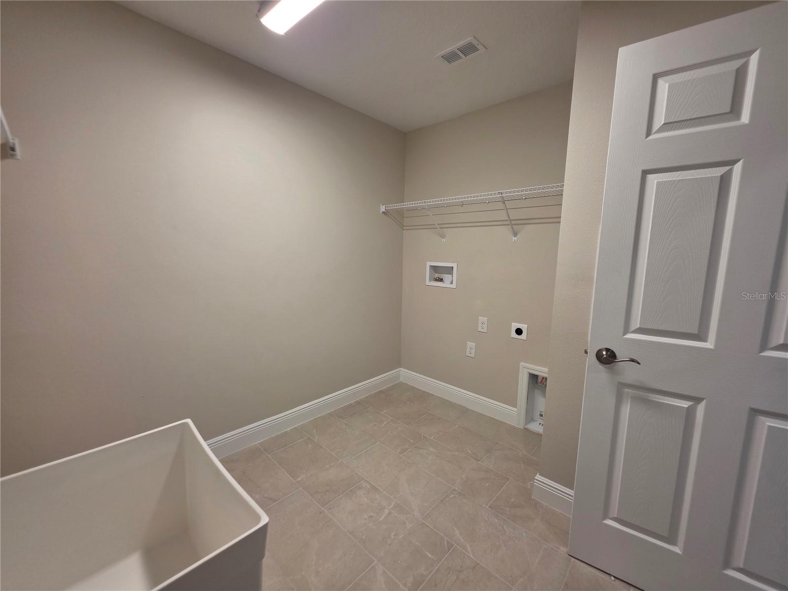 HINTON HAWKSTONE PH 2A 2B2 - Residential Lease