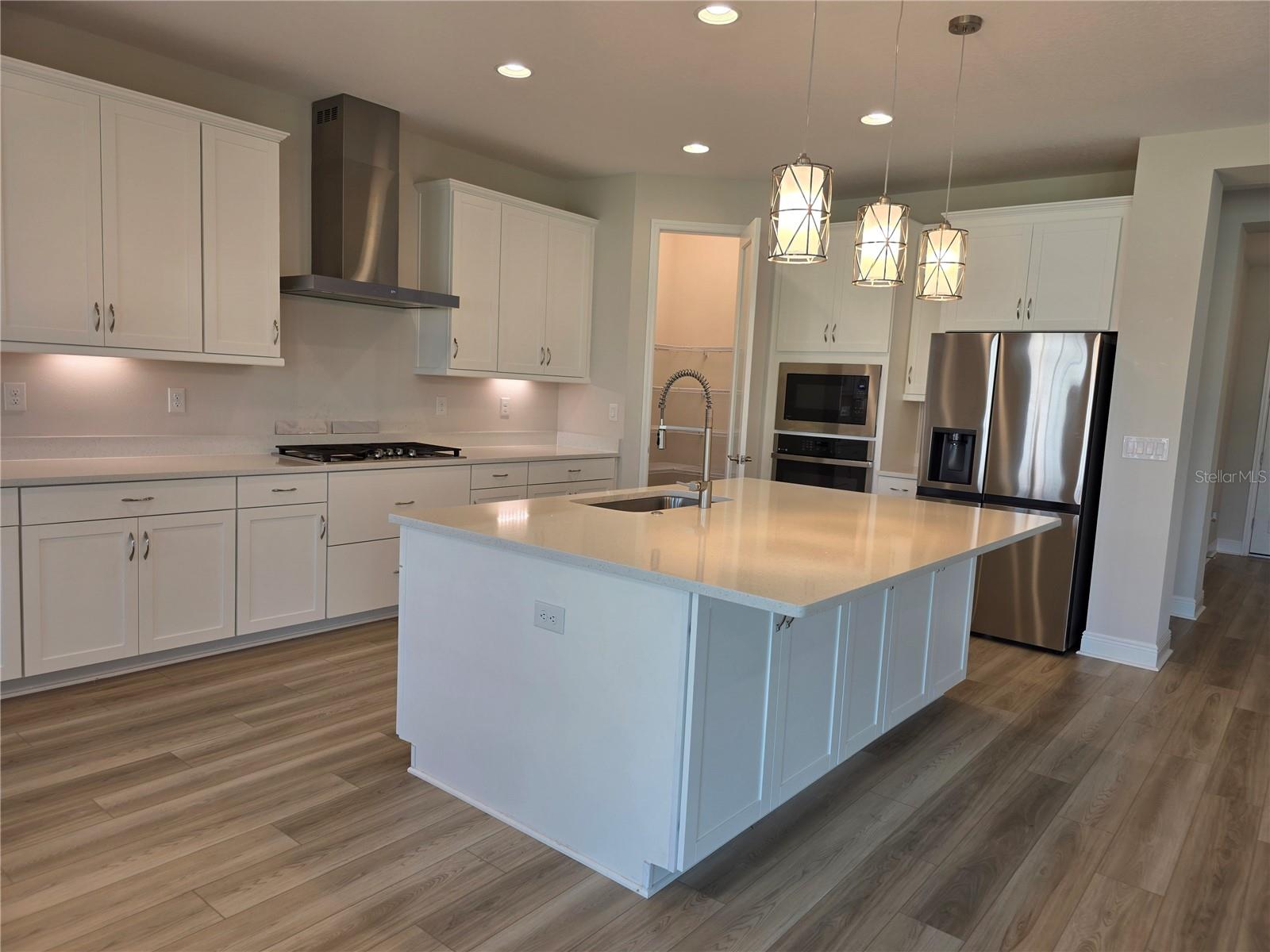 HINTON HAWKSTONE PH 2A 2B2 - Residential Lease