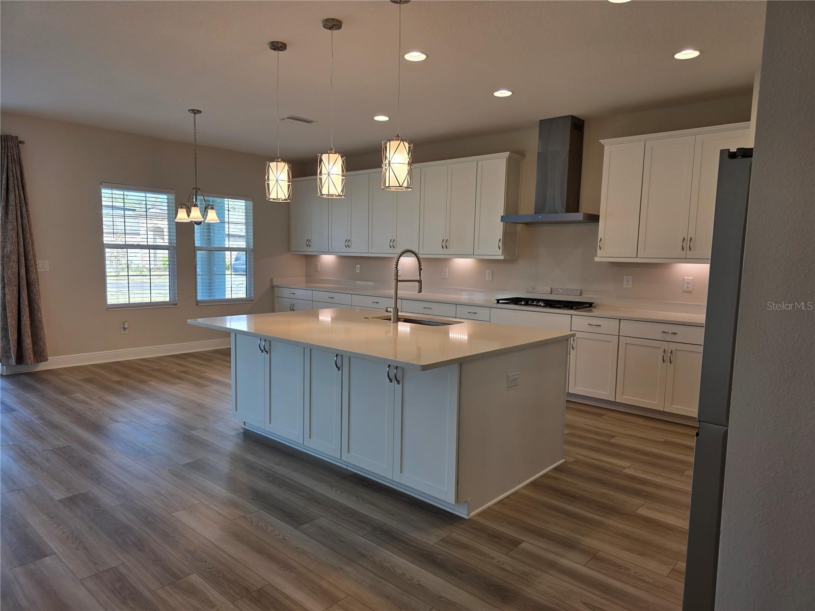 HINTON HAWKSTONE PH 2A 2B2 - Residential Lease