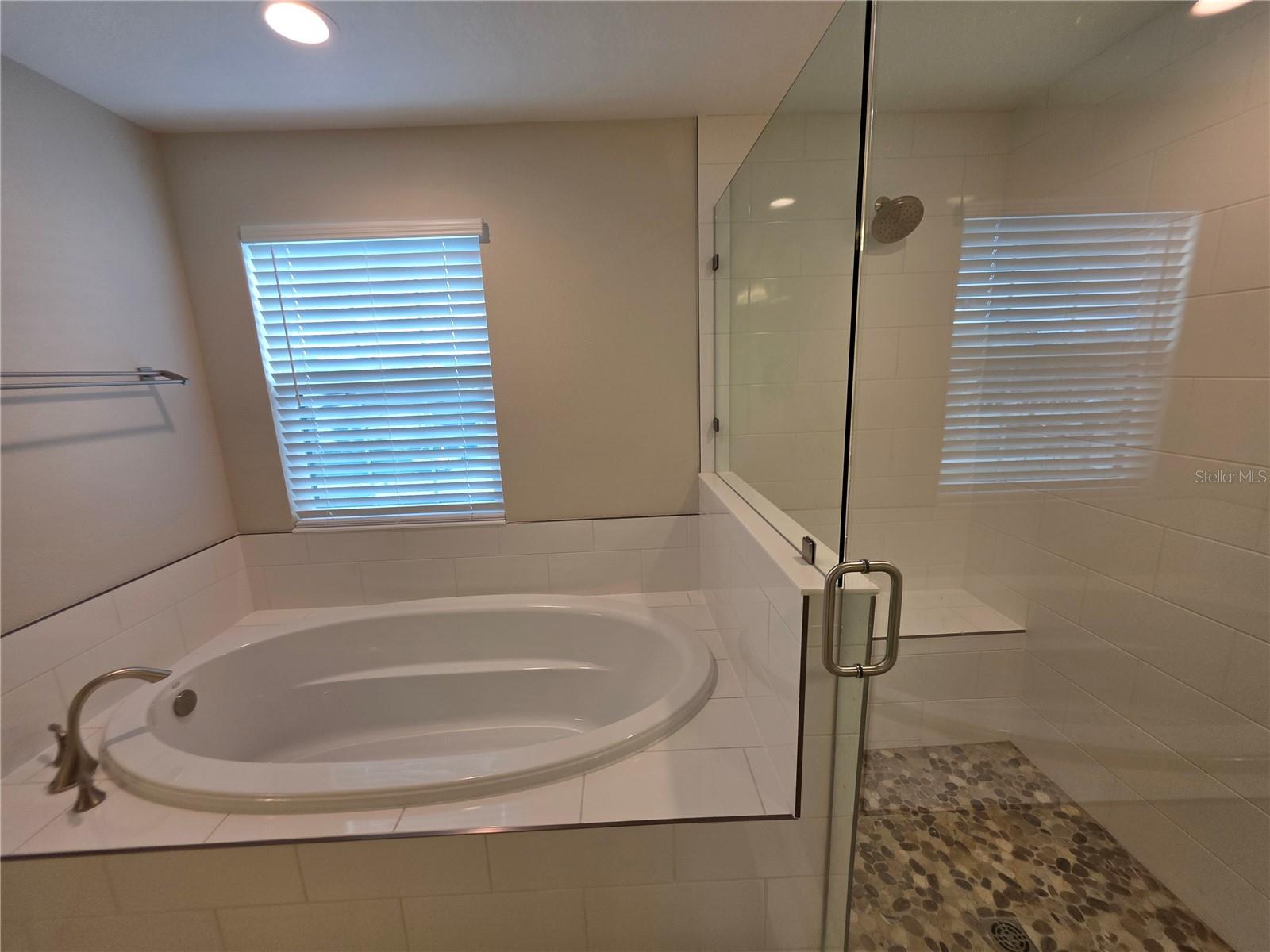 HINTON HAWKSTONE PH 2A 2B2 - Residential Lease