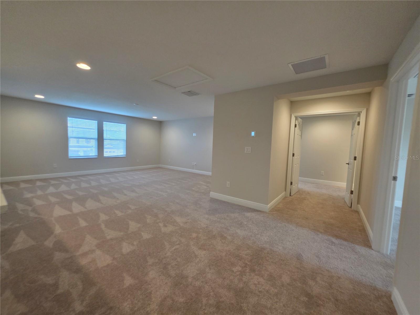 HINTON HAWKSTONE PH 2A 2B2 - Residential Lease