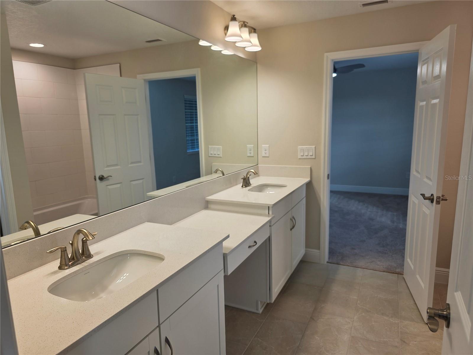 HINTON HAWKSTONE PH 2A 2B2 - Residential Lease