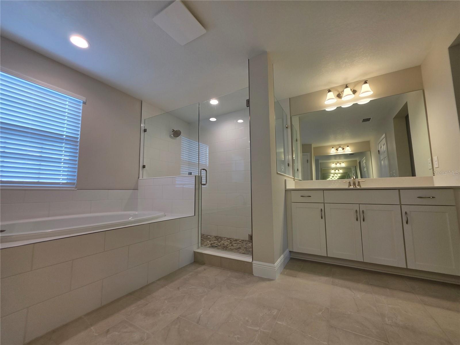 HINTON HAWKSTONE PH 2A 2B2 - Residential Lease