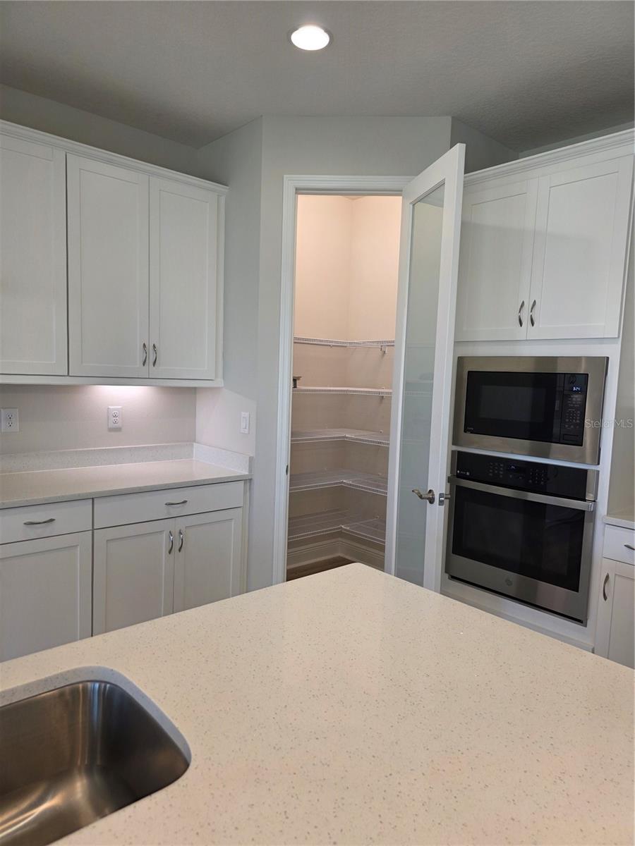 HINTON HAWKSTONE PH 2A 2B2 - Residential Lease