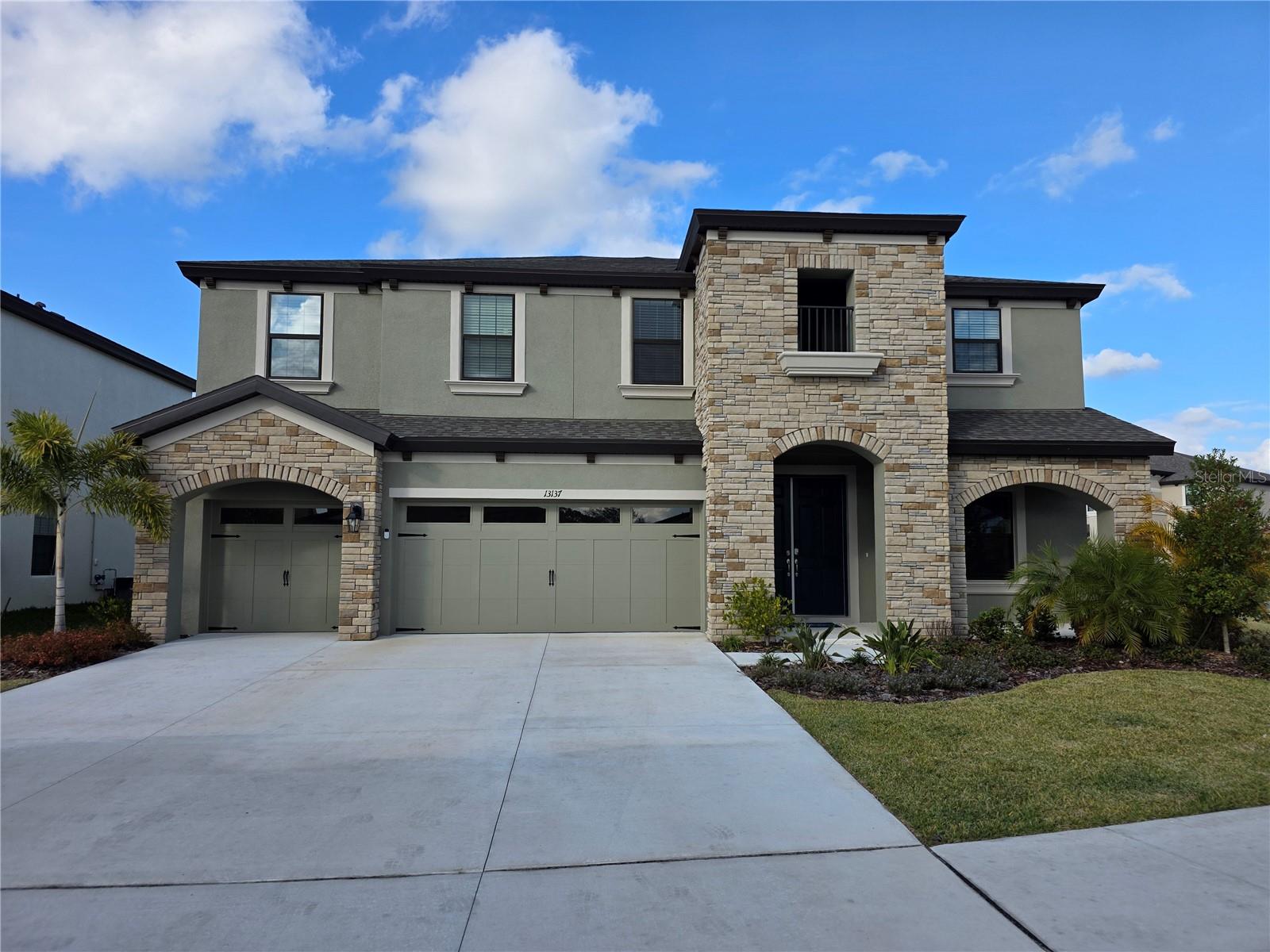 HINTON HAWKSTONE PH 2A 2B2 - Residential Lease