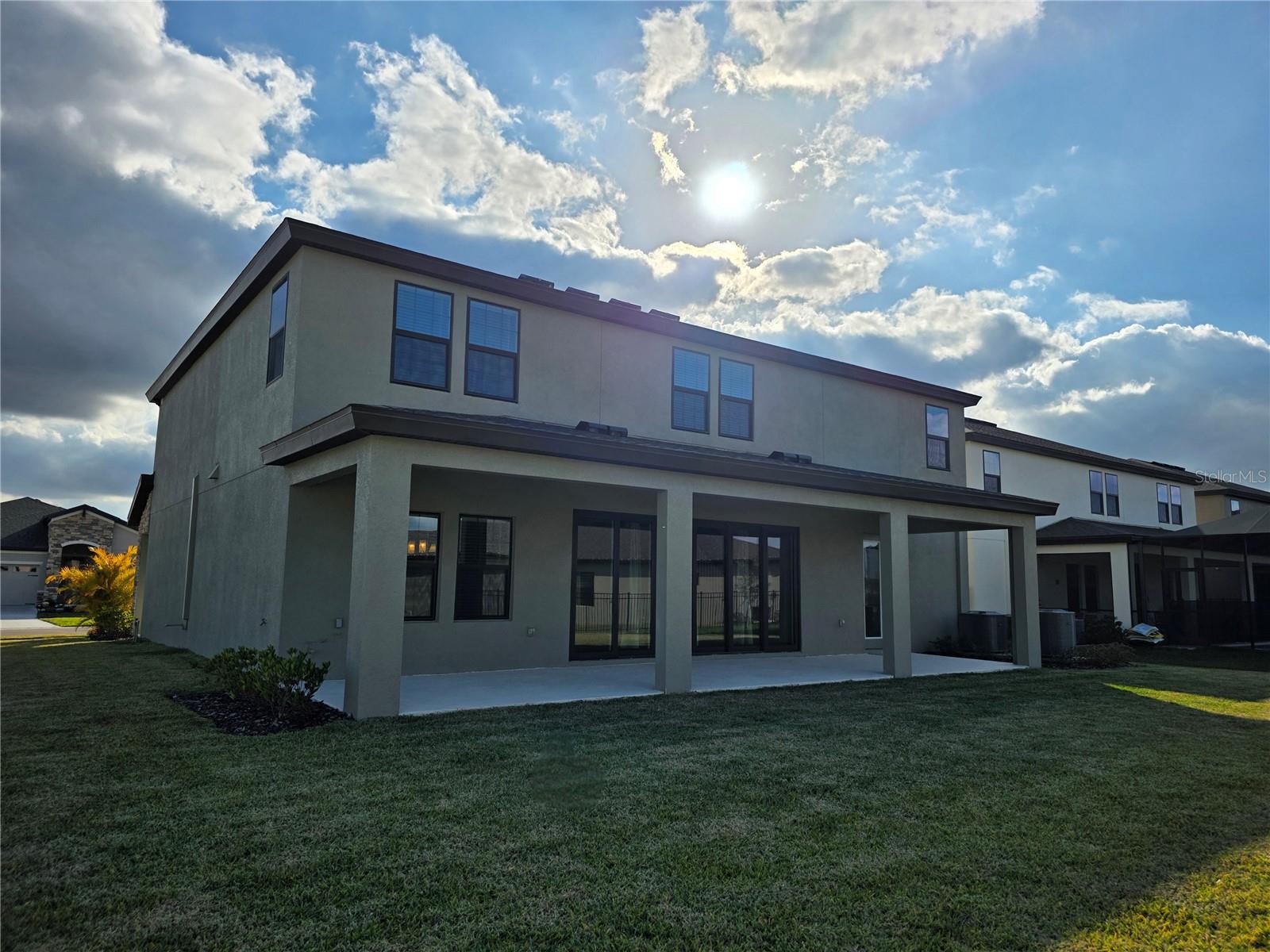 HINTON HAWKSTONE PH 2A 2B2 - Residential Lease