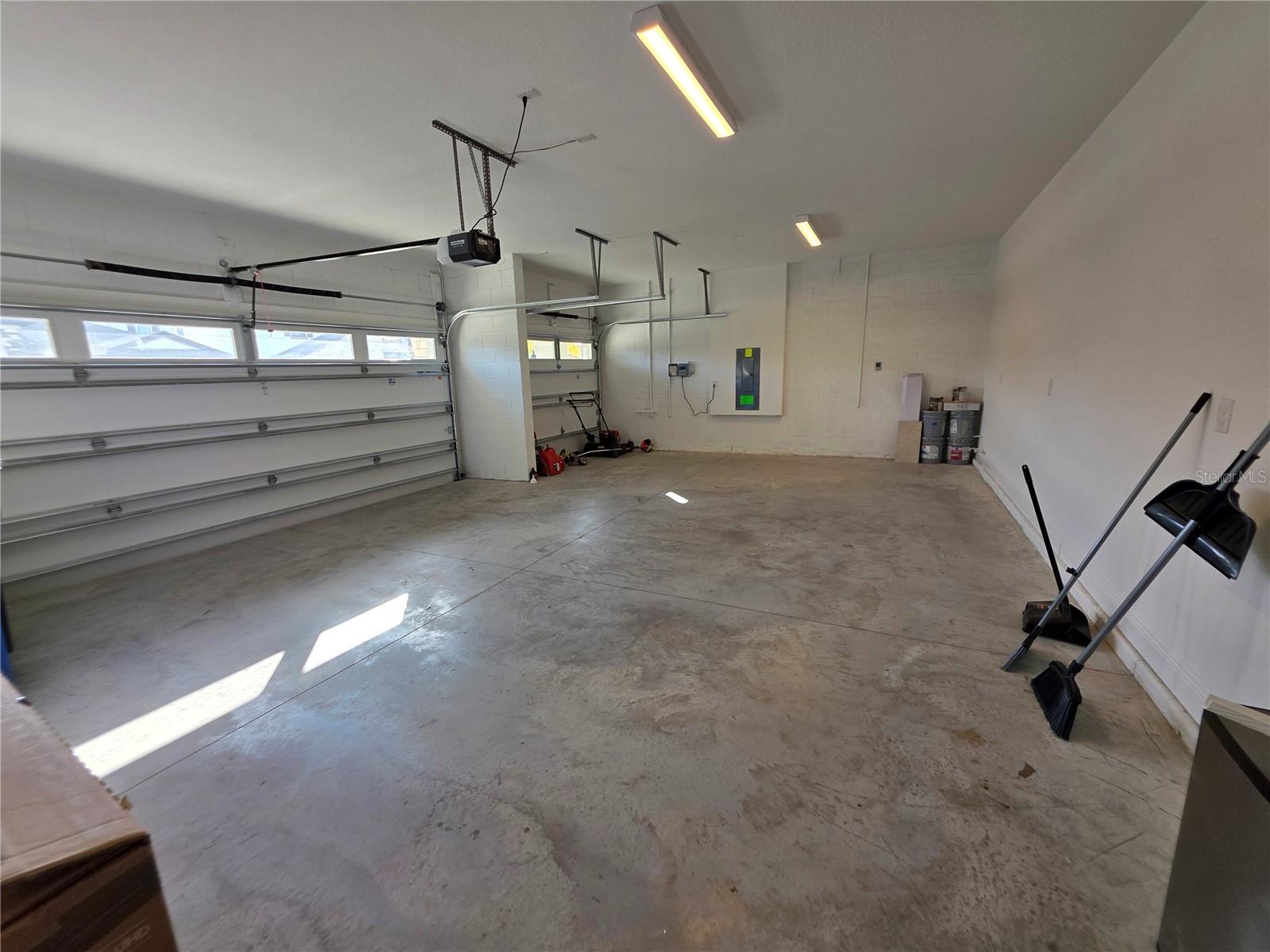 HINTON HAWKSTONE PH 2A 2B2 - Residential Lease