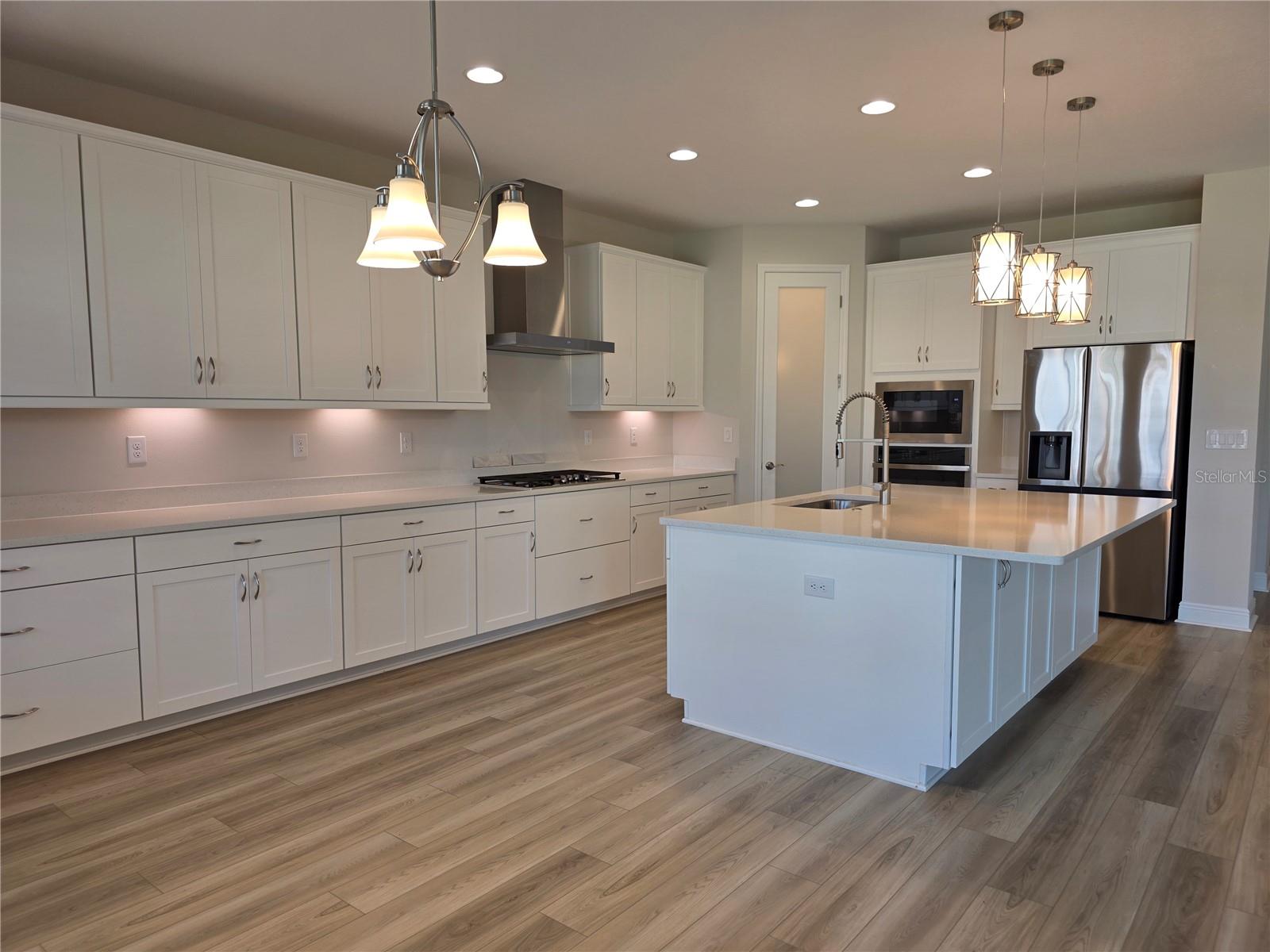 HINTON HAWKSTONE PH 2A 2B2 - Residential Lease