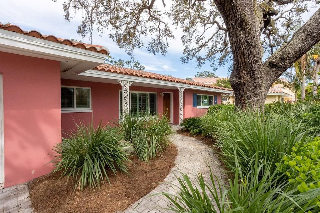 Photo of 308 Palmetto Lane, Largo, FL 33770 (MLS # TB8495643)