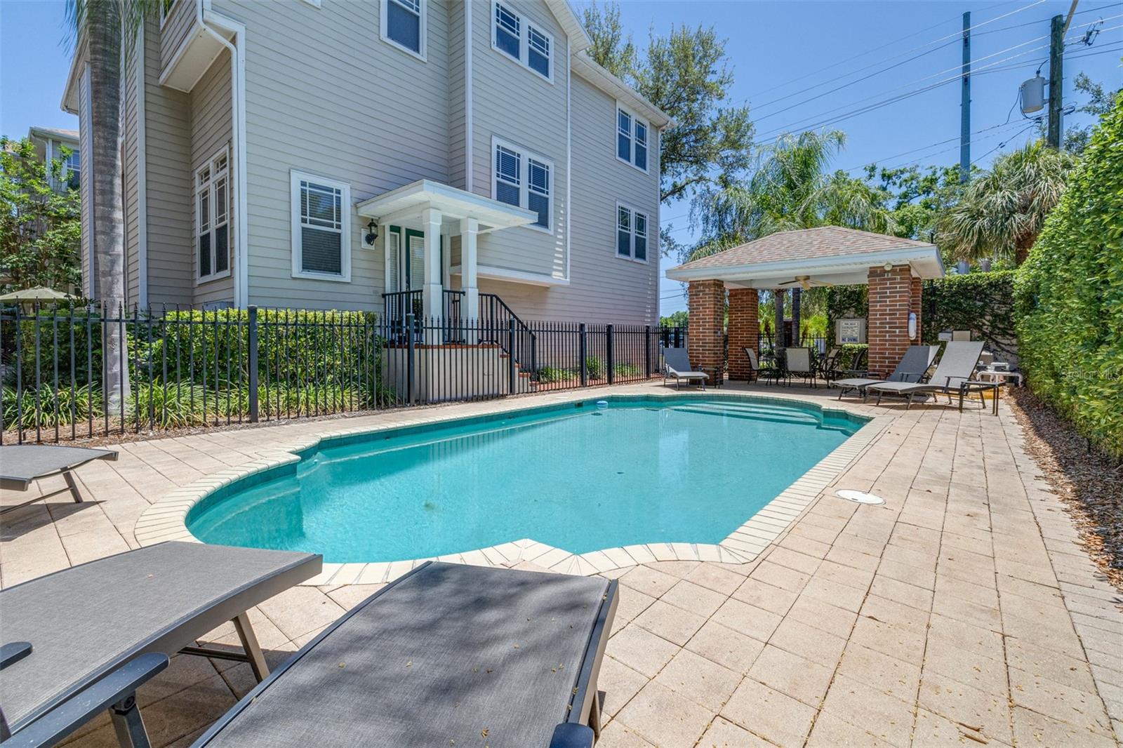 SOUTHGATE TWNHMS - Residential