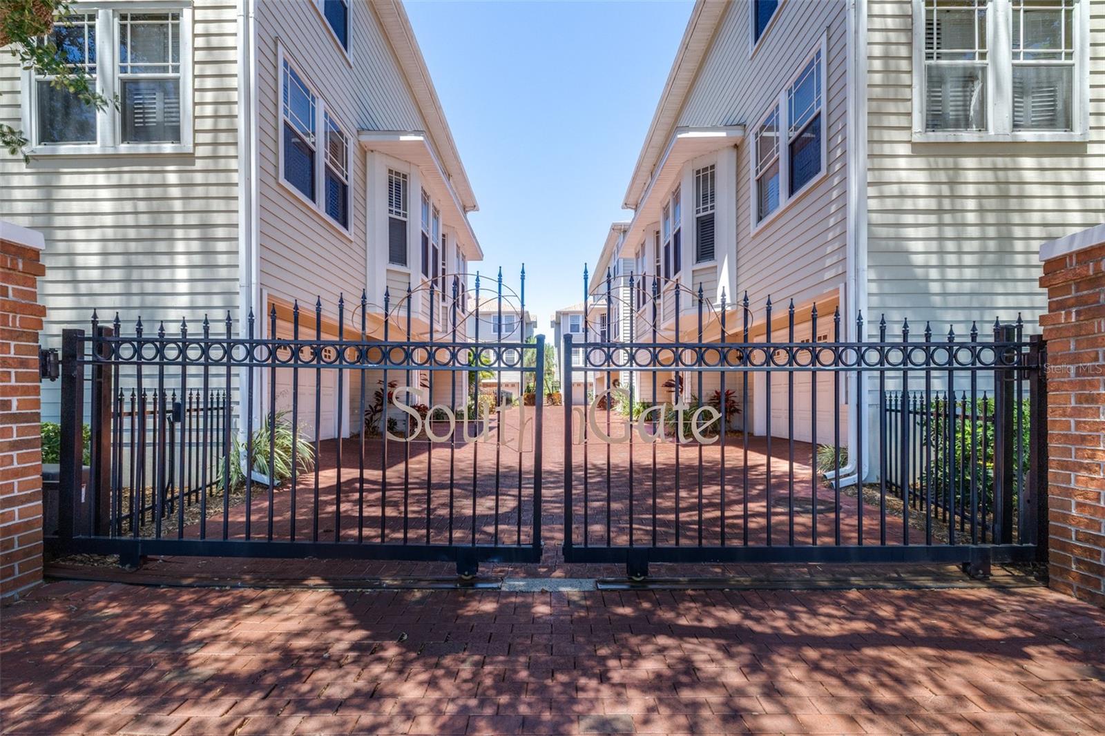SOUTHGATE TWNHMS - Residential