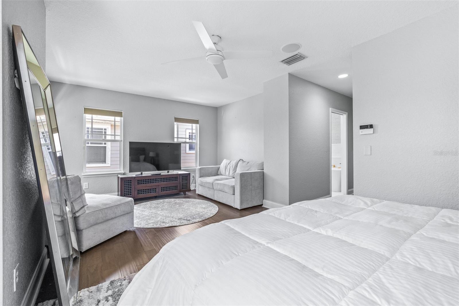 SOUTHGATE TWNHMS - Residential