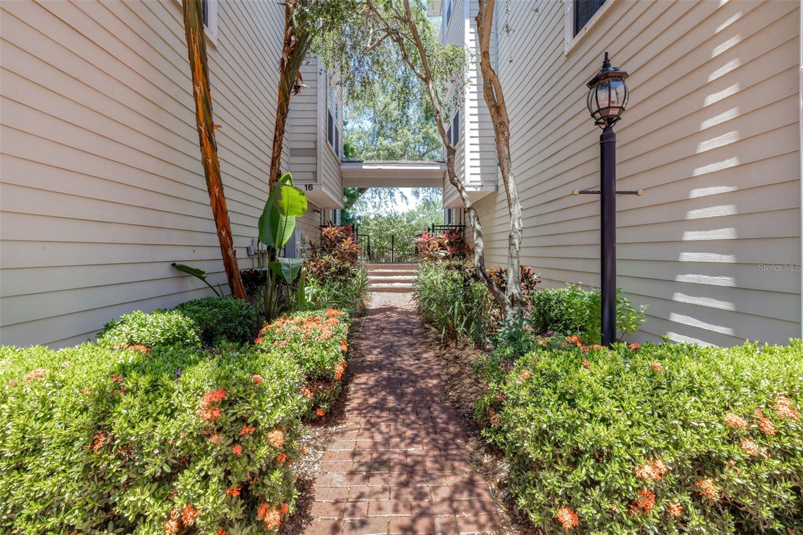 3315 W DE LEON STREET 16