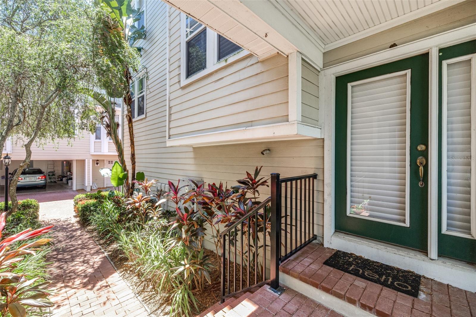 3315 W DE LEON STREET 16