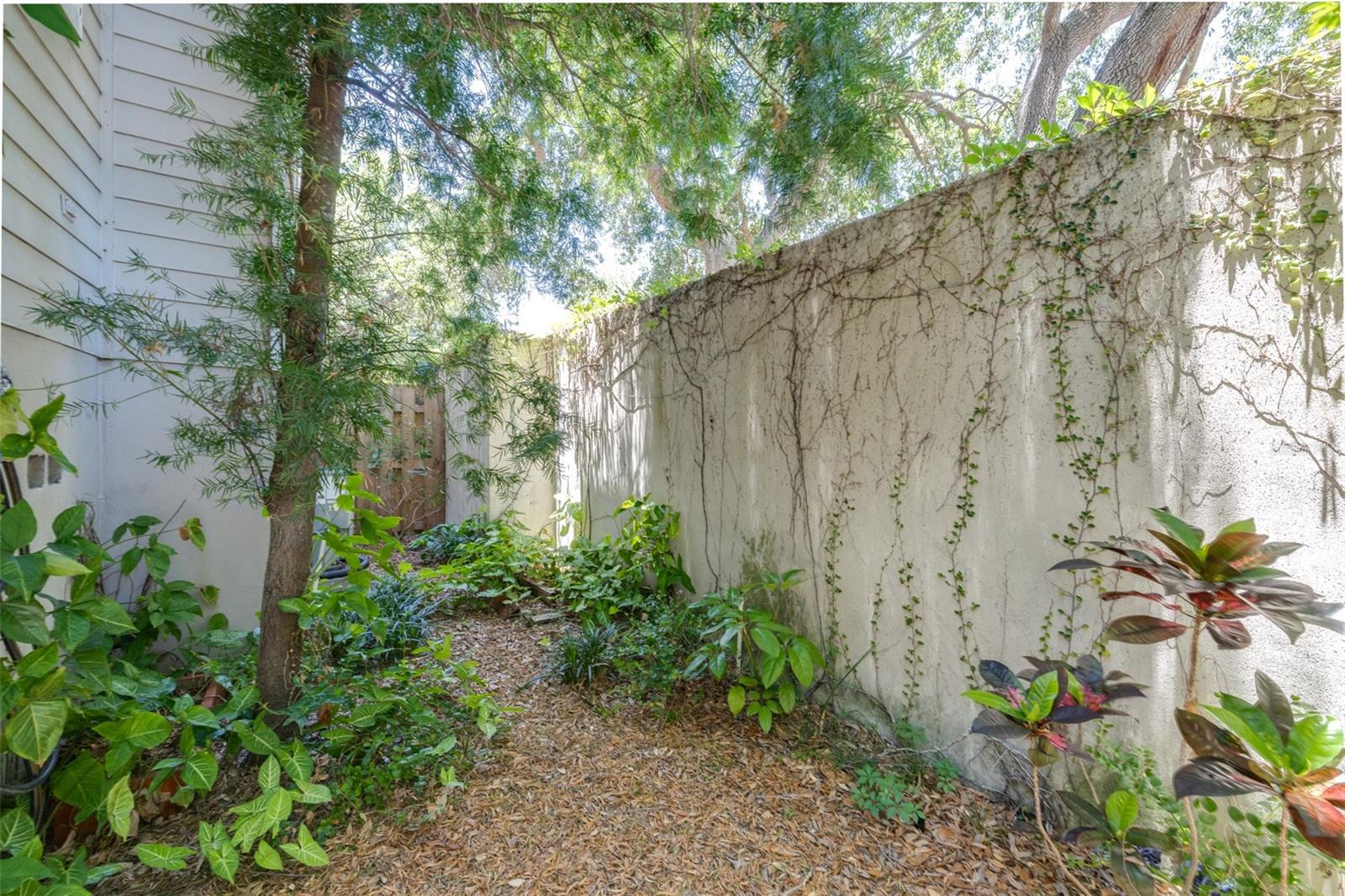 SOUTHGATE TWNHMS - Residential