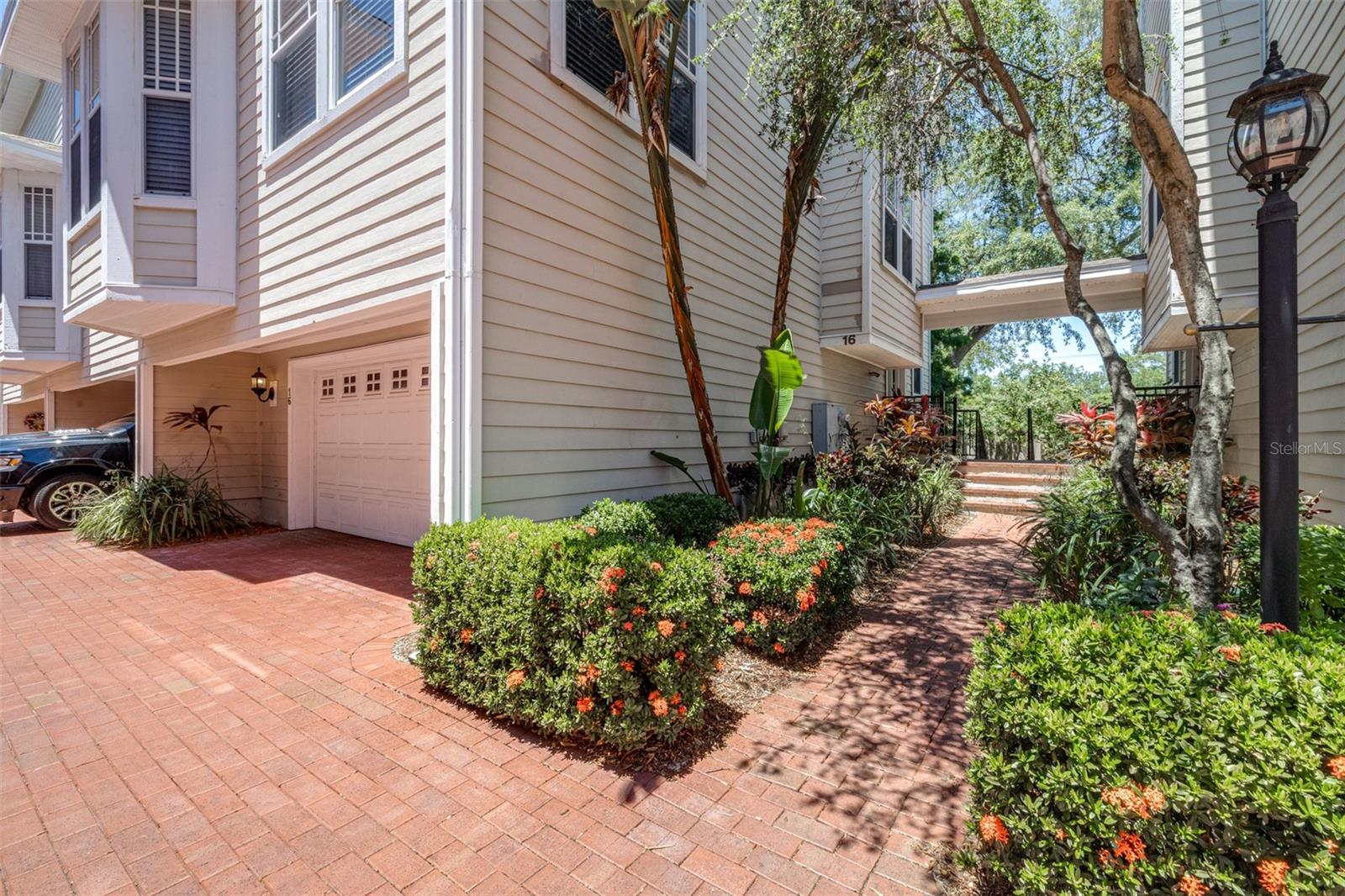 3315 W DE LEON STREET 16