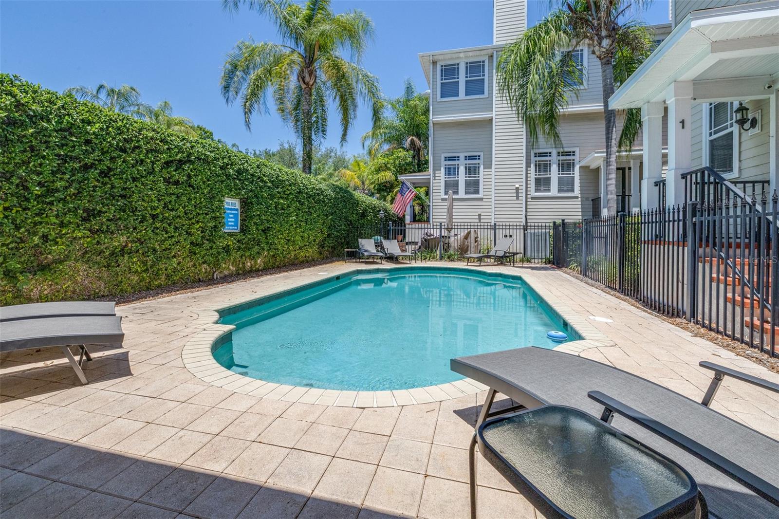 SOUTHGATE TWNHMS - Residential