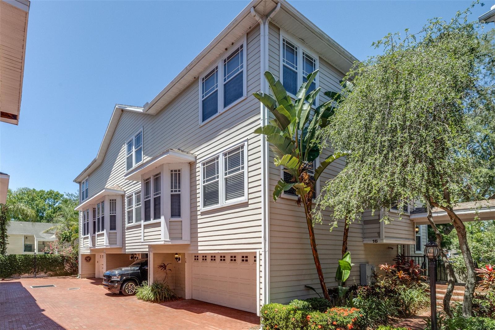 SOUTHGATE TWNHMS - Residential
