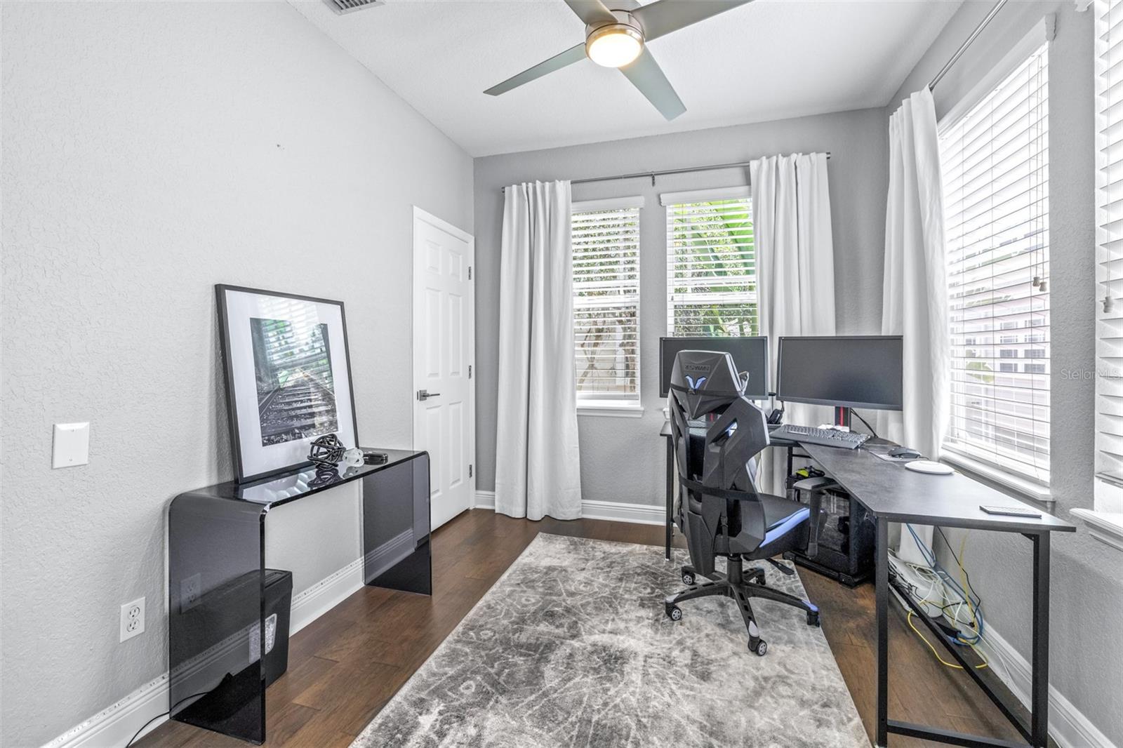 SOUTHGATE TWNHMS - Residential