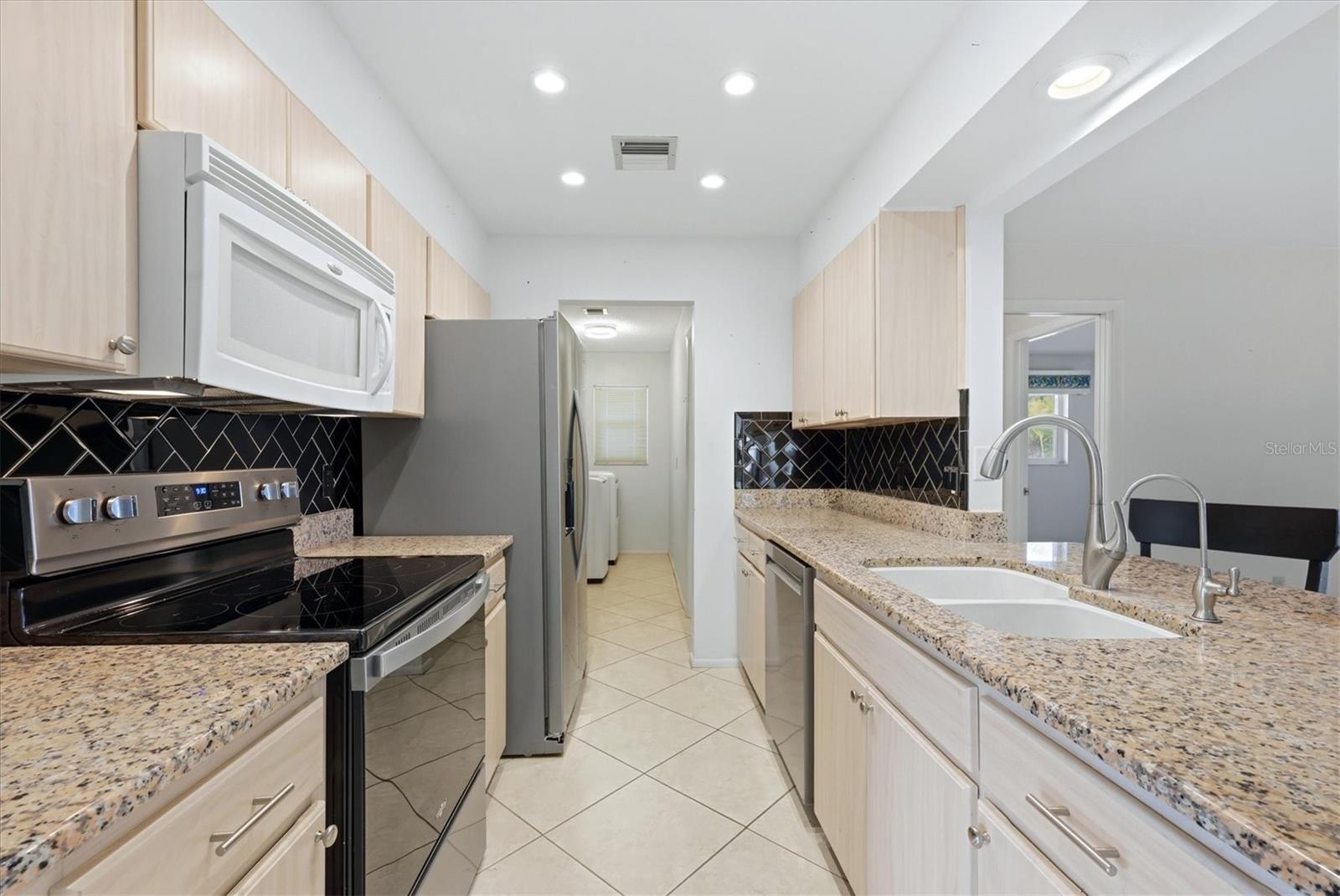 SOUTH VENICE - Residential