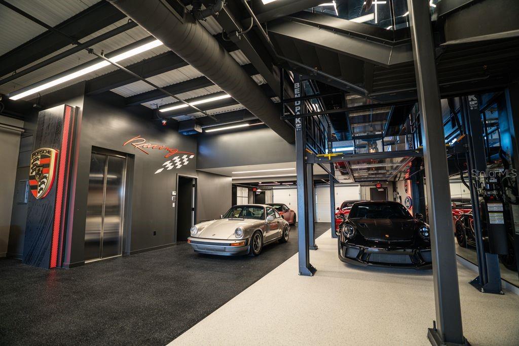 WHITFIELD ESTATES ON SARASOTA BAY I - Residential