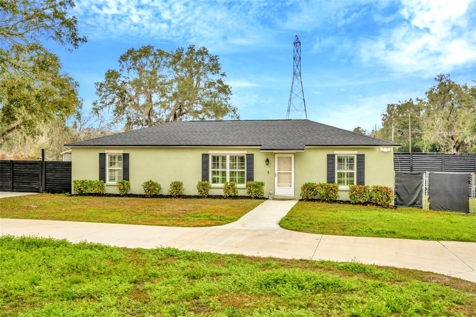 8600 W KNIGHTS GRIFFIN ROAD